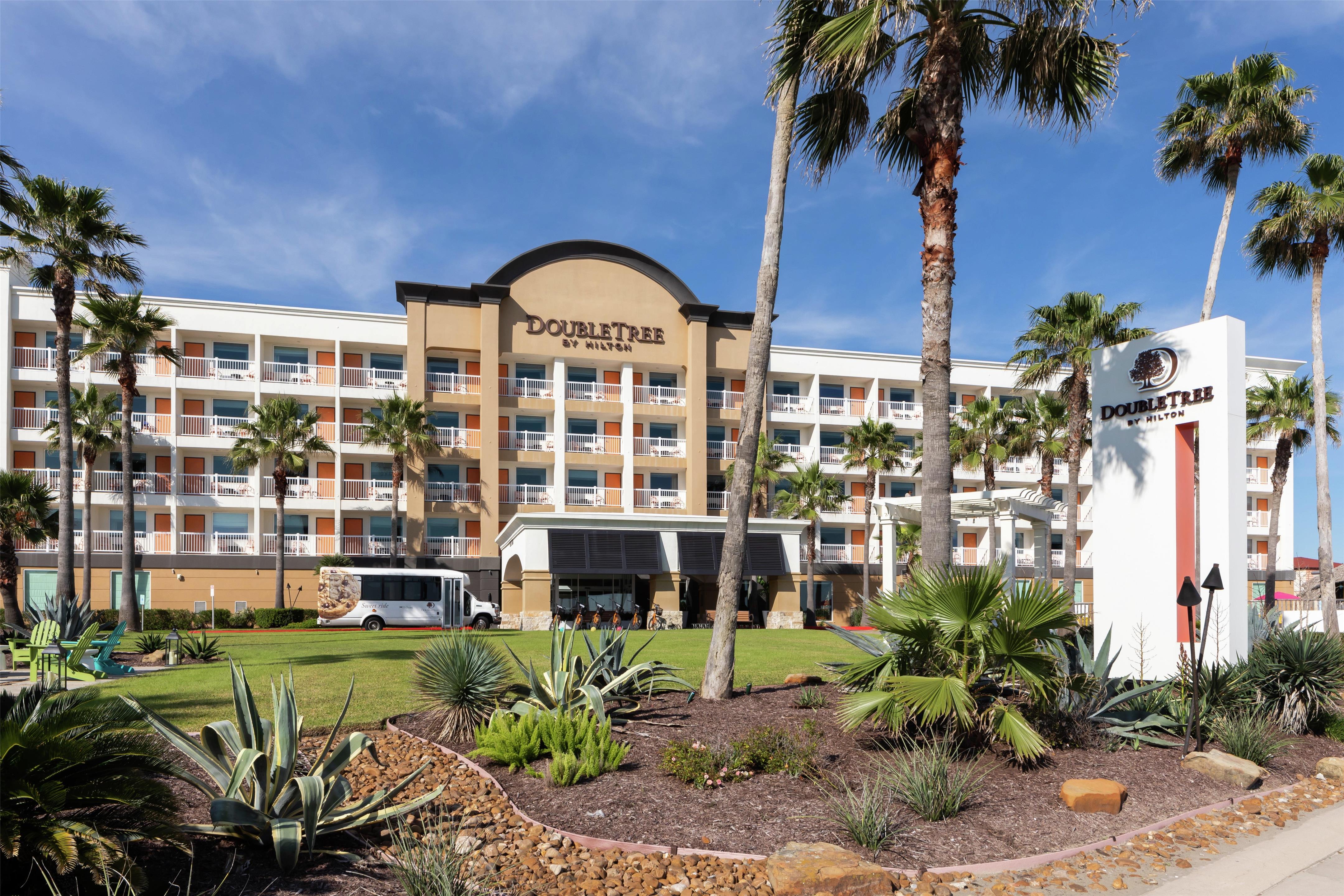 Exterior | DoubleTree by Hilton Hotel Galveston Beach