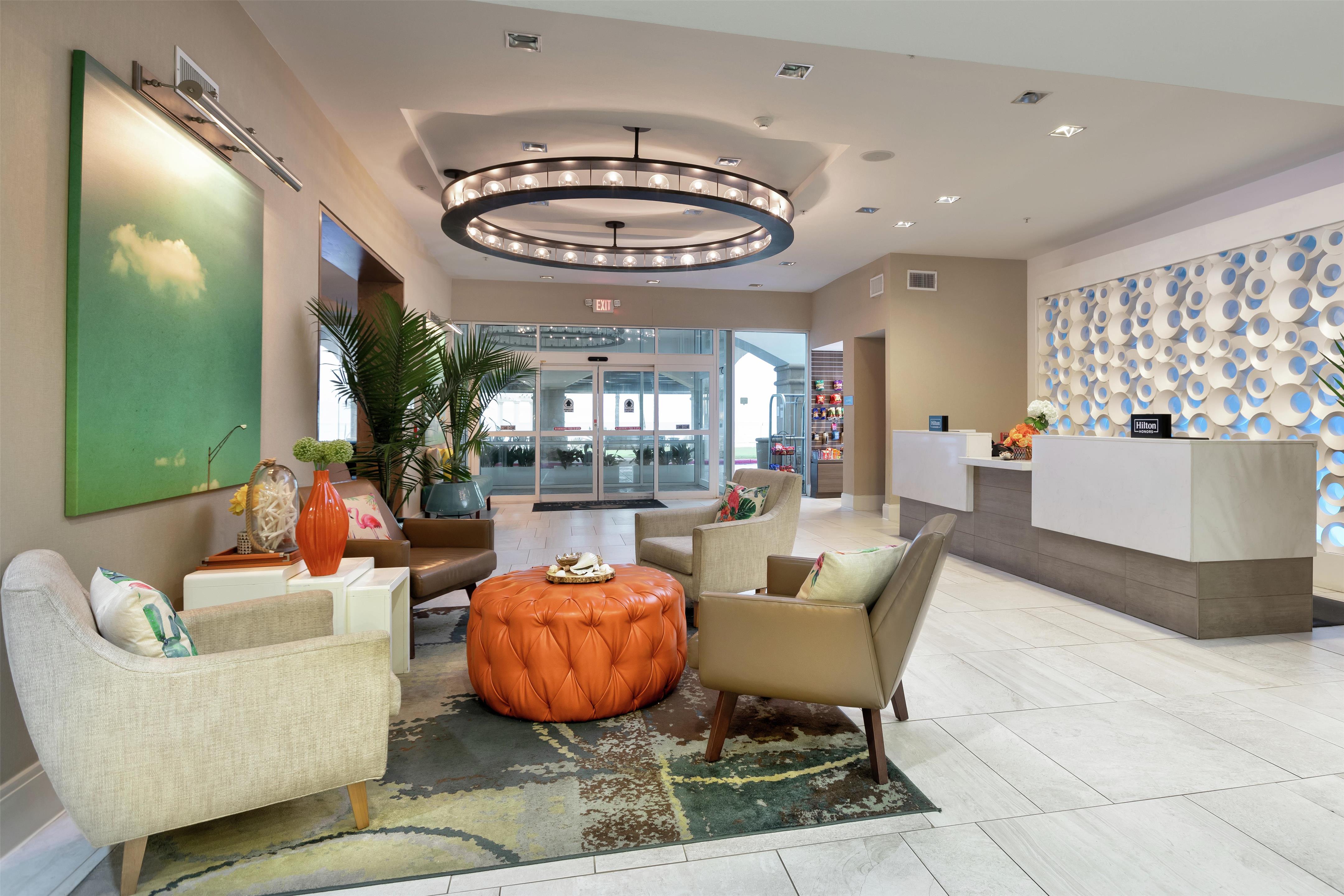 Lobby | DoubleTree by Hilton Hotel Galveston Beach