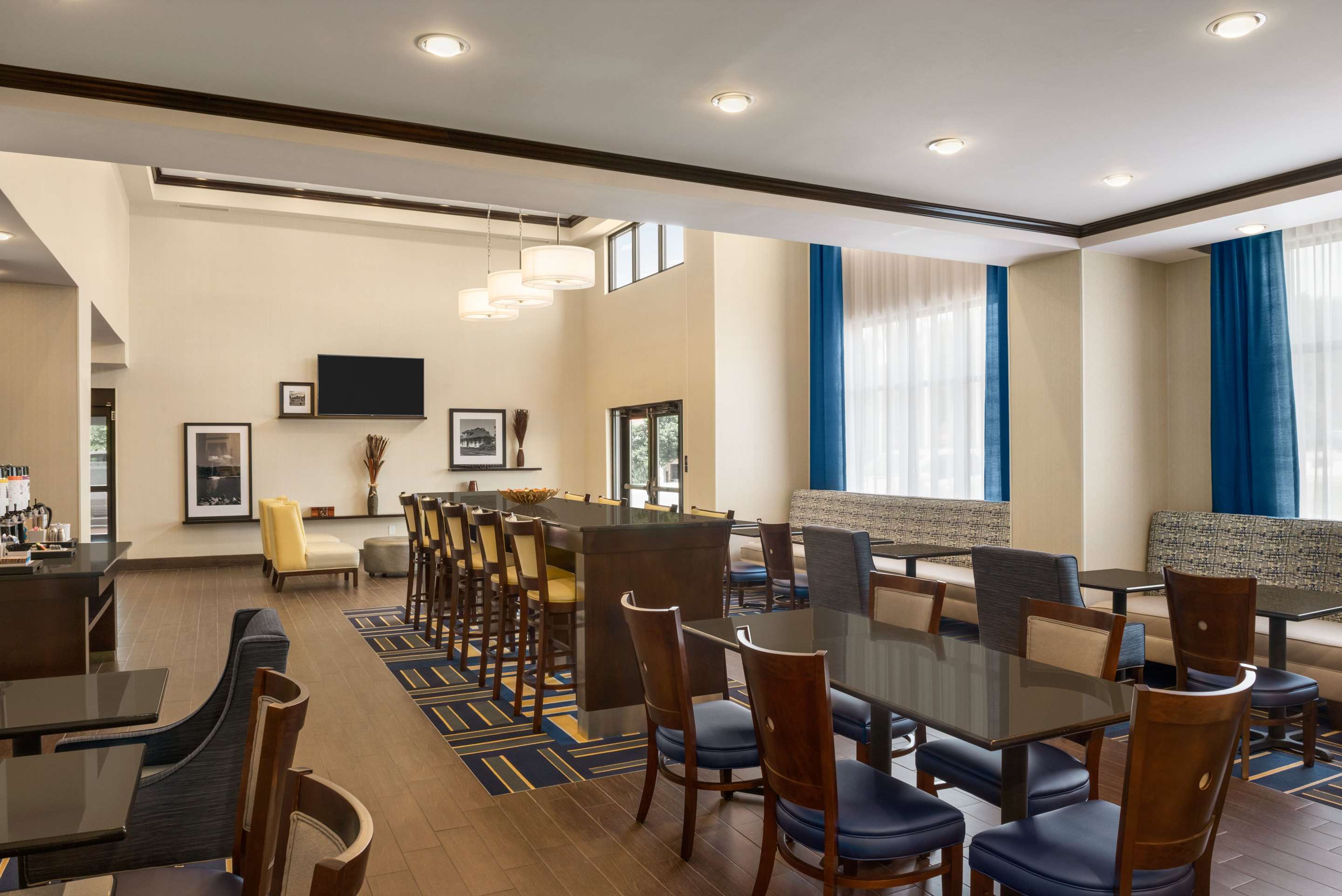 Reception | Hampton Inn & Suites Lavonia
