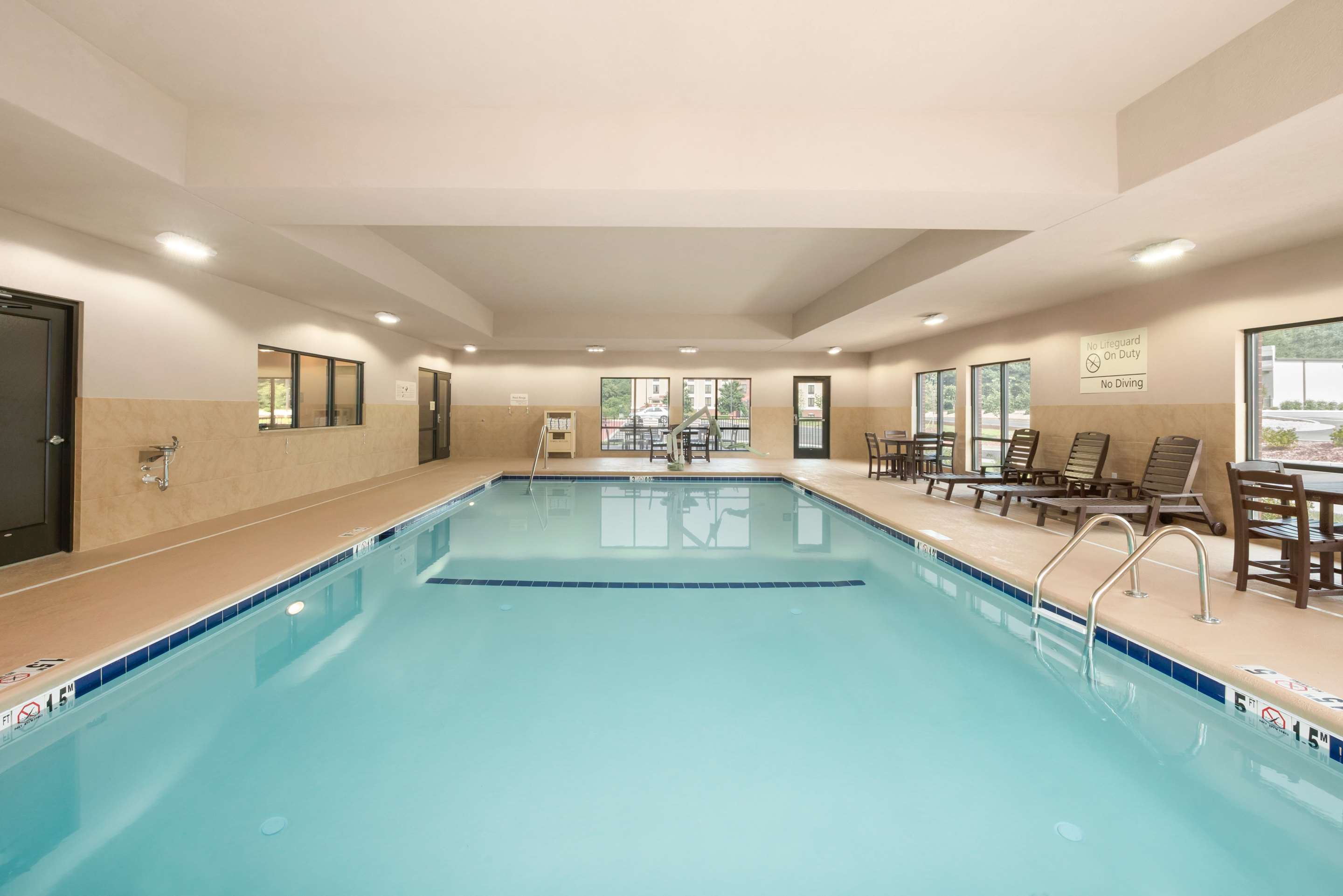 Pool | Hampton Inn & Suites Lavonia
