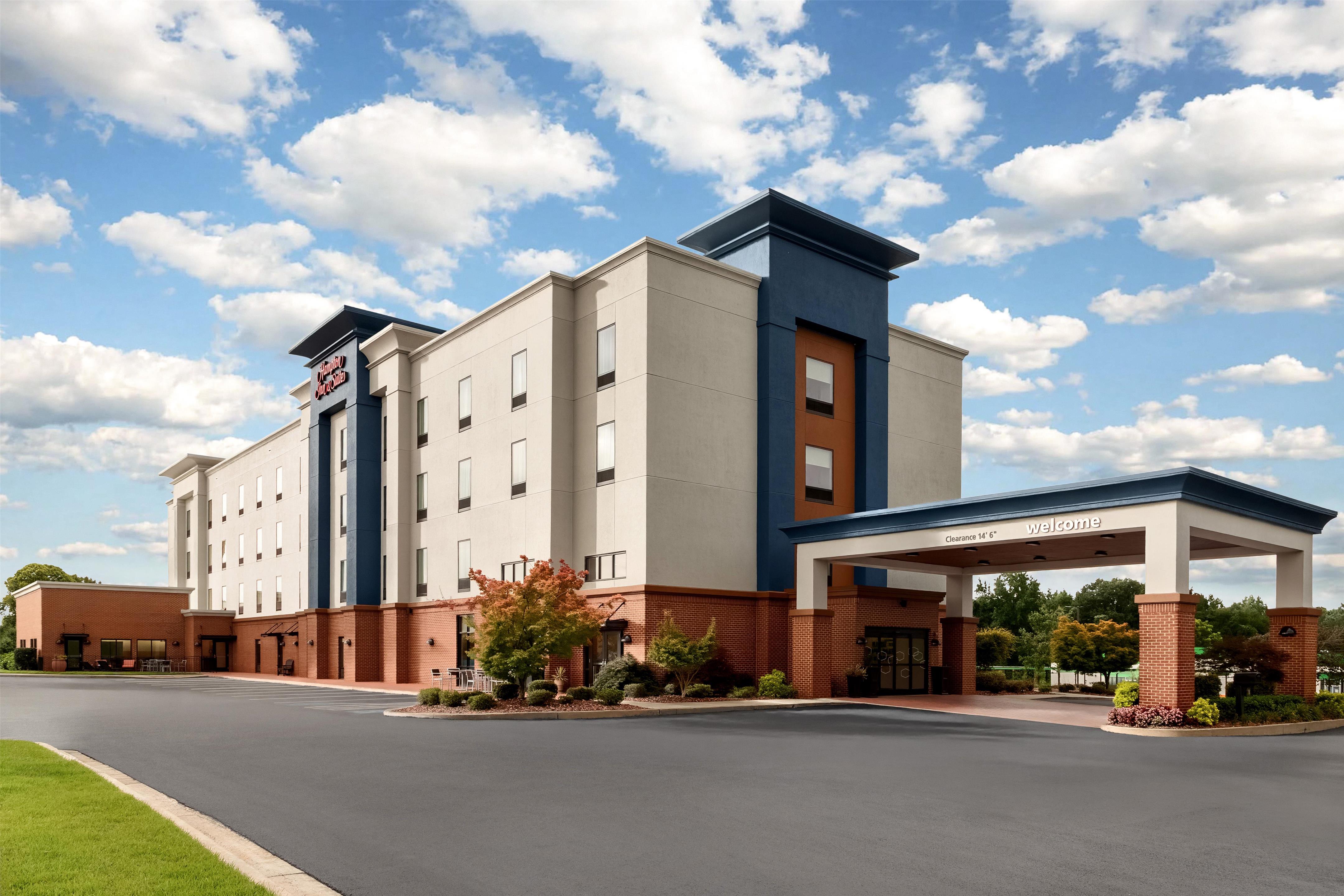 Exterior | Hampton Inn & Suites Lavonia