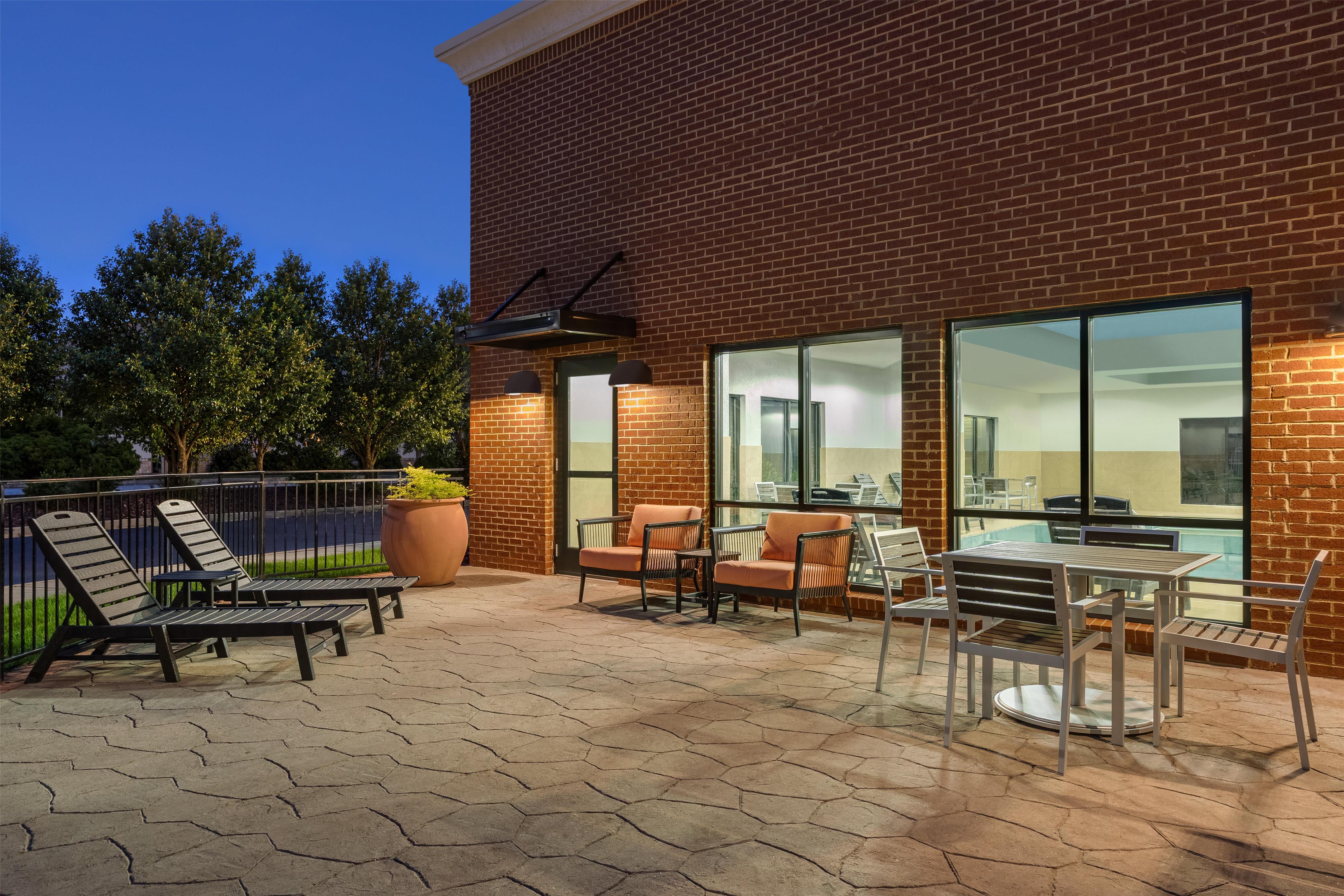 Exterior | Hampton Inn & Suites Lavonia