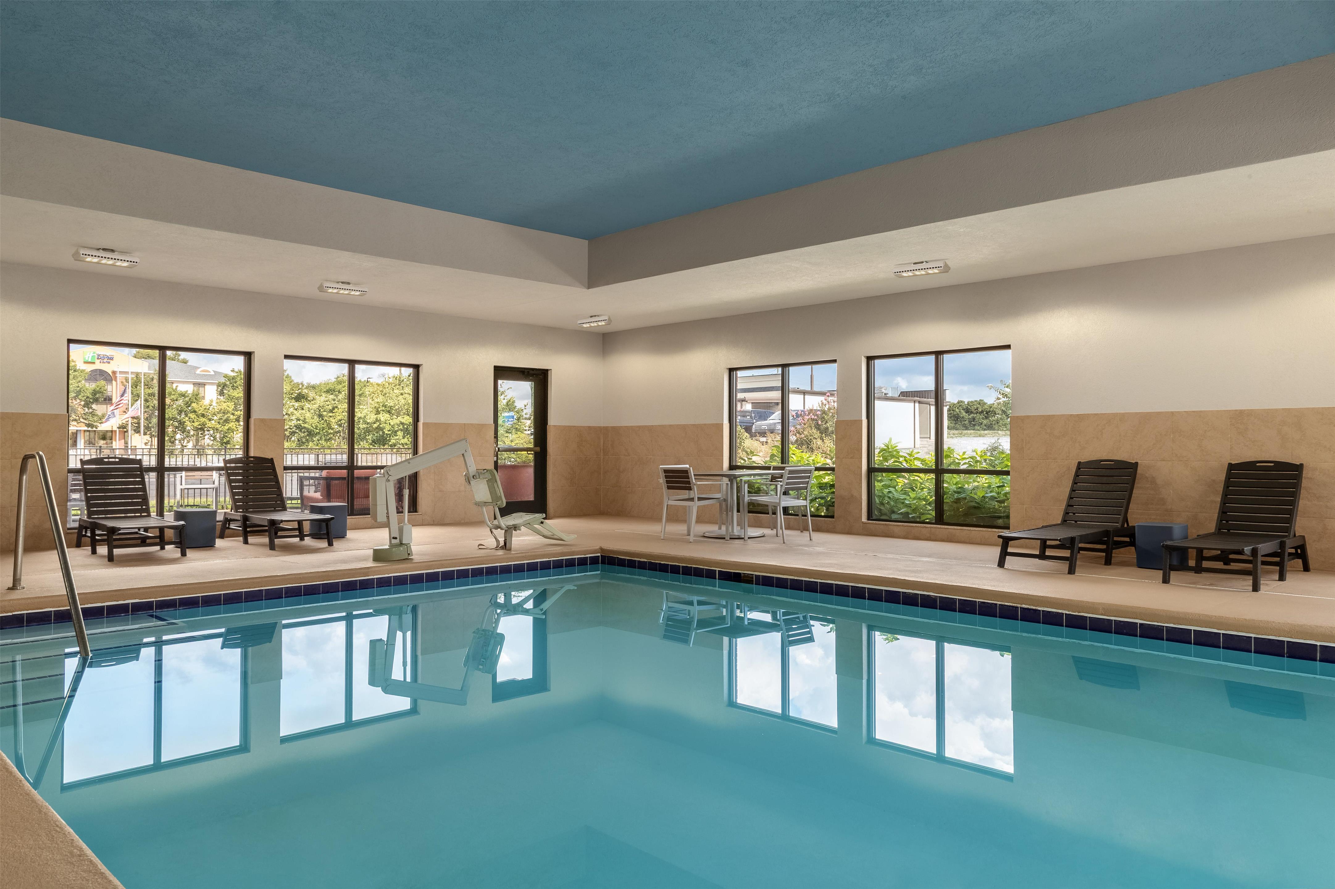 Pool | Hampton Inn & Suites Lavonia