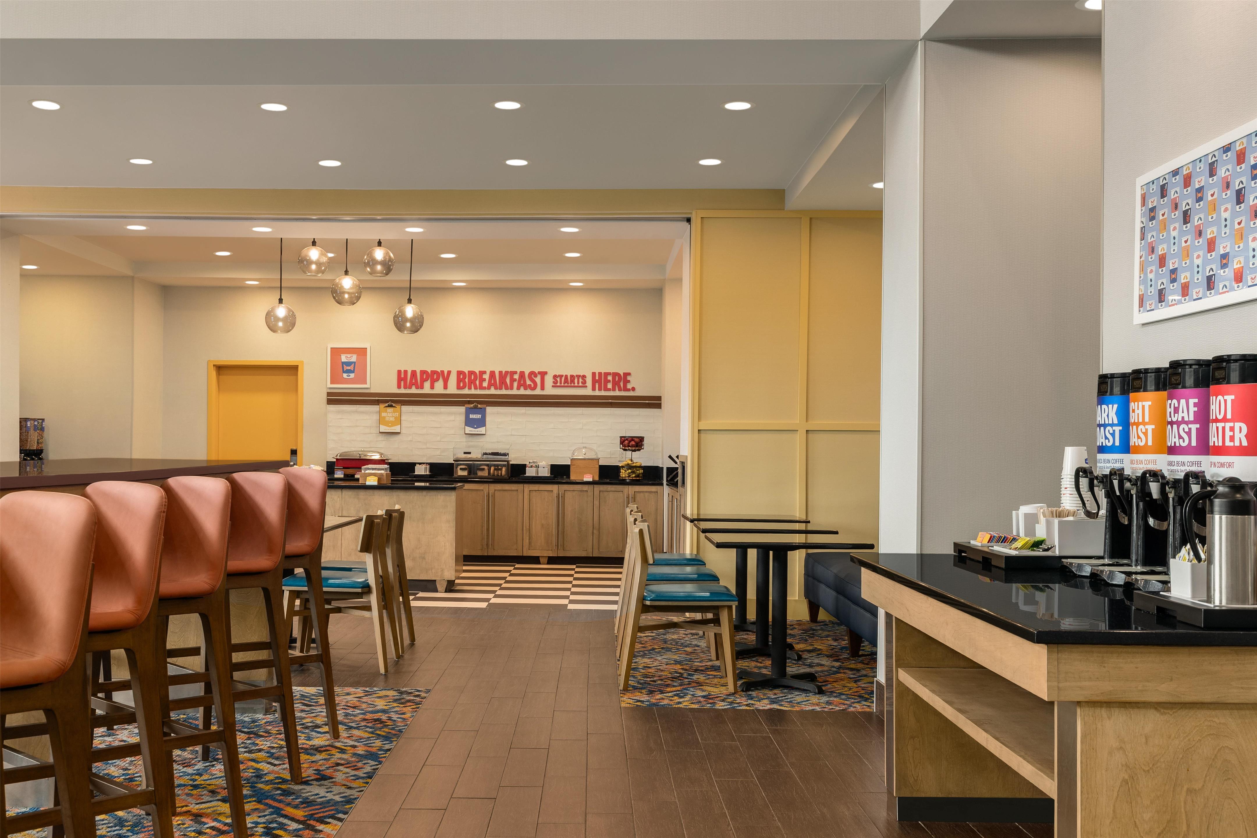 Breakfast Area | Hampton Inn & Suites Lavonia