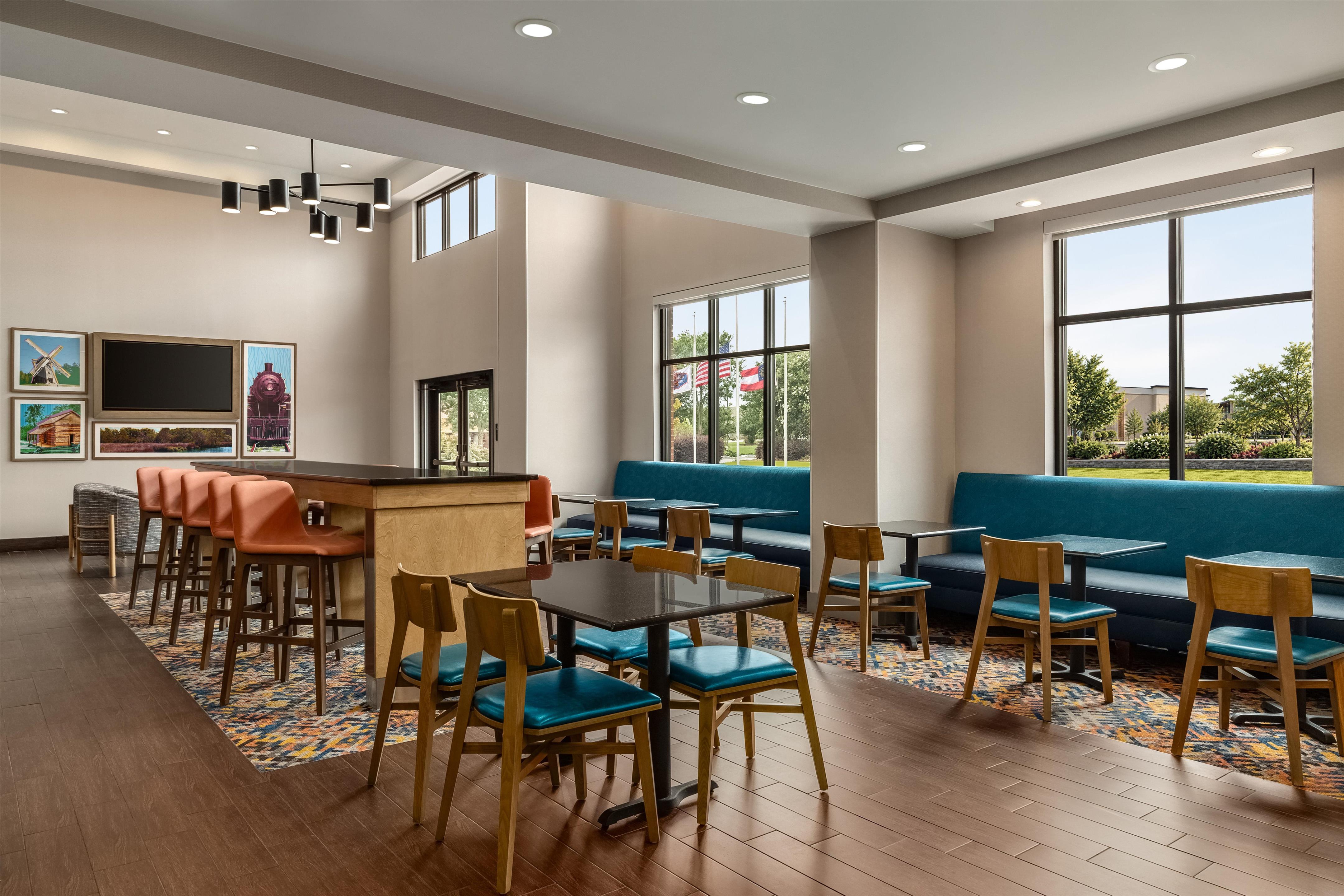Breakfast Area | Hampton Inn & Suites Lavonia