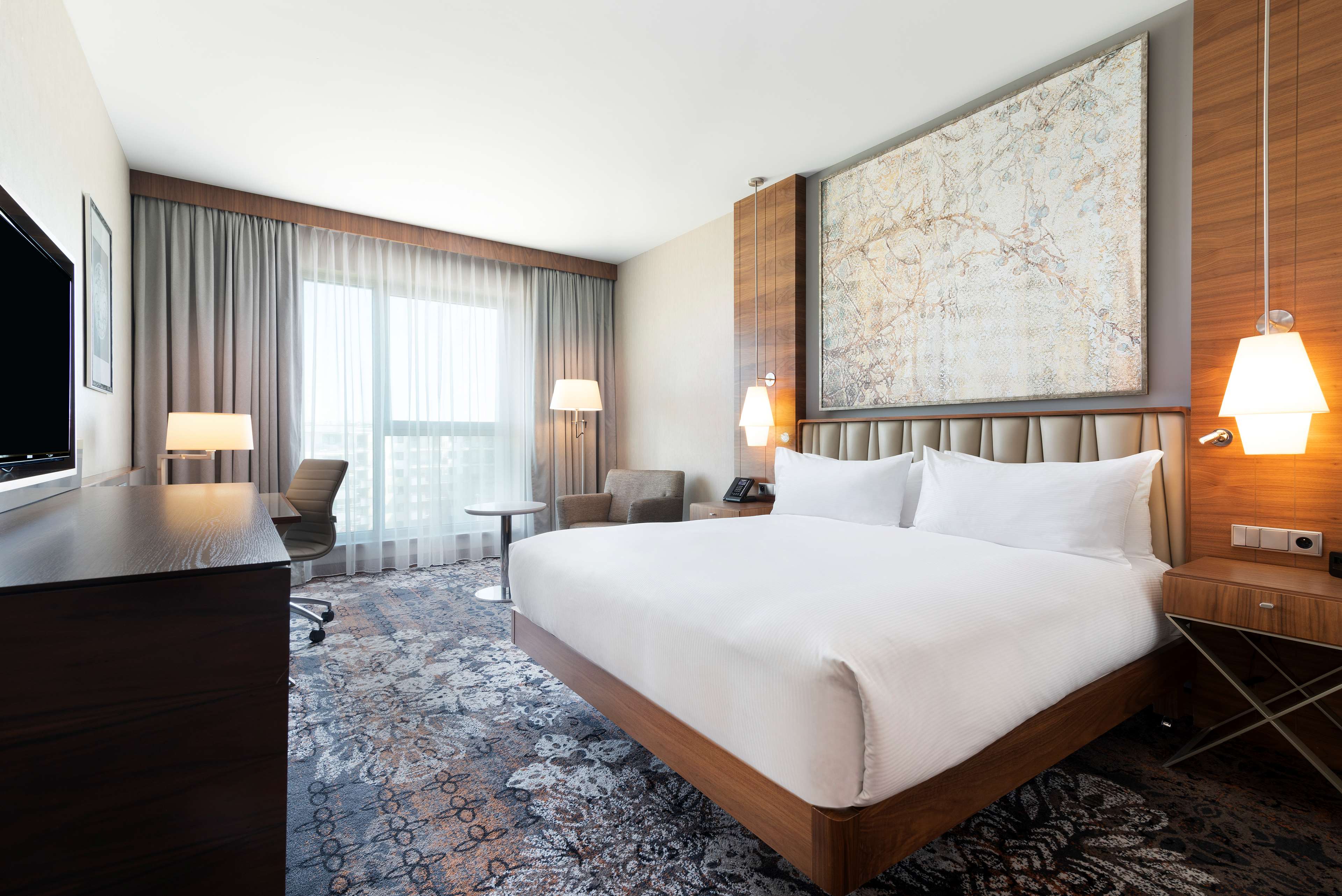 DoubleTree by Hilton Krakow Hotel & Convention Center Room Type - KING GUEST ROOM