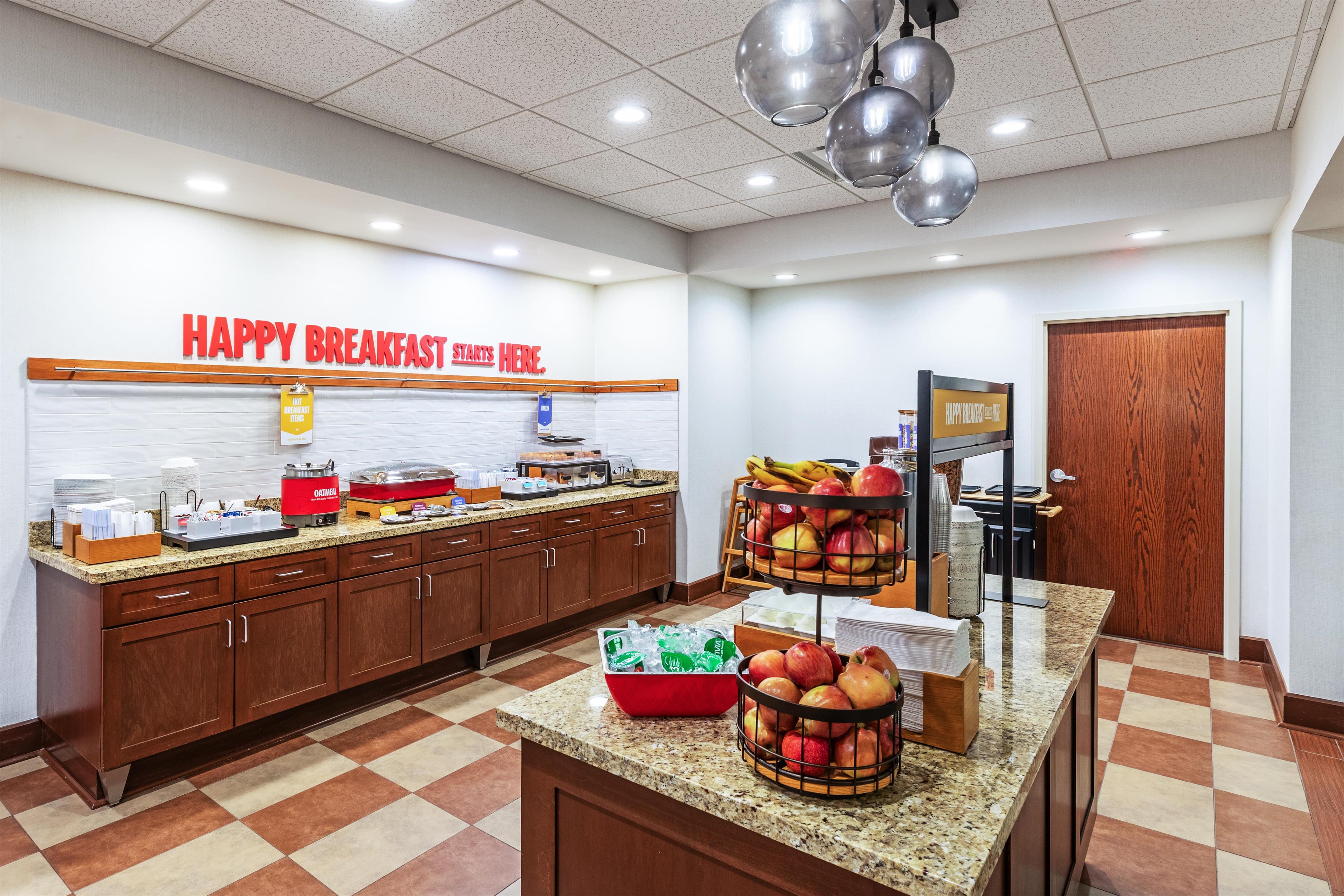 Breakfast Area | Hampton Inn & Suites by Hilton Lonoke