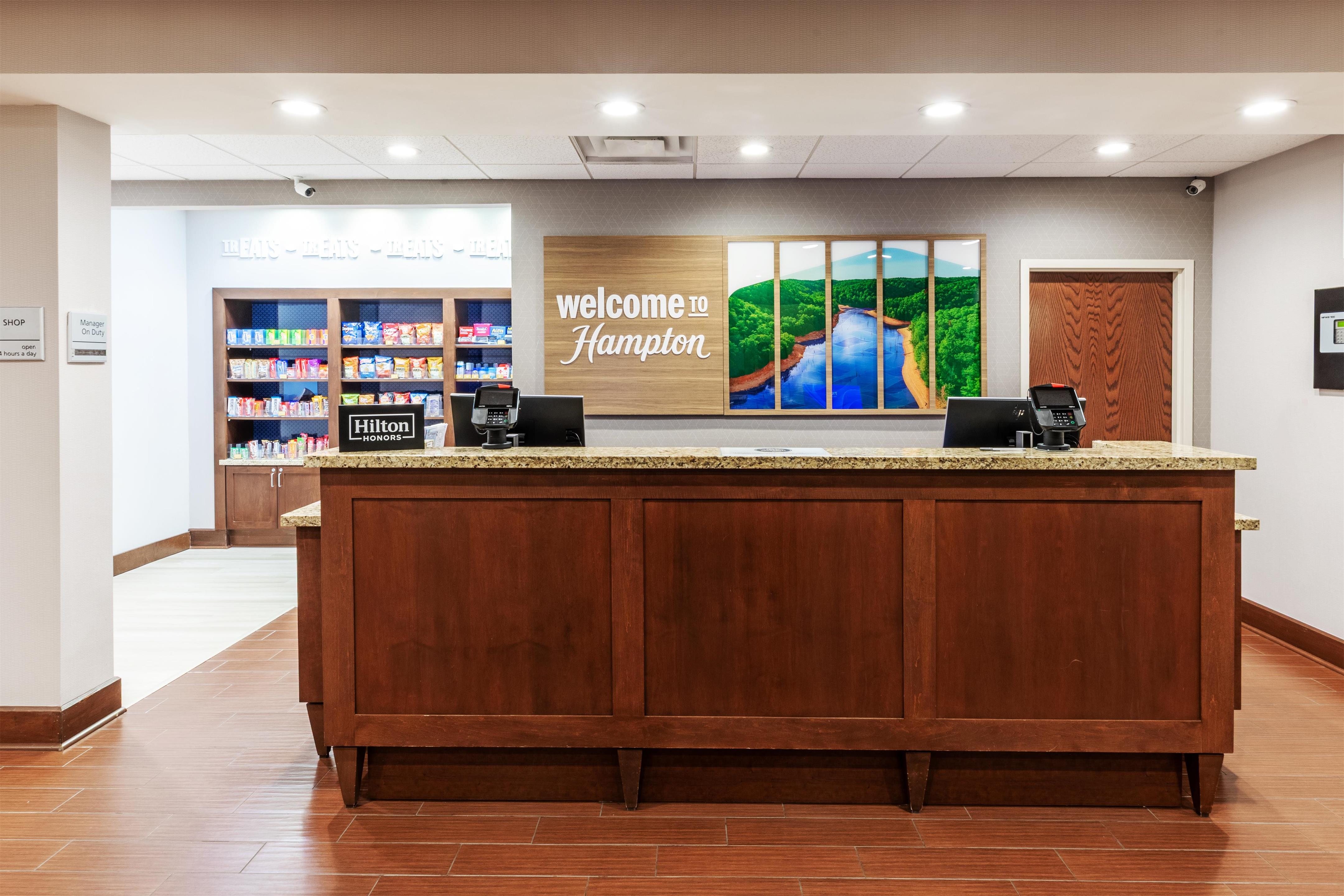 Reception | Hampton Inn & Suites by Hilton Lonoke