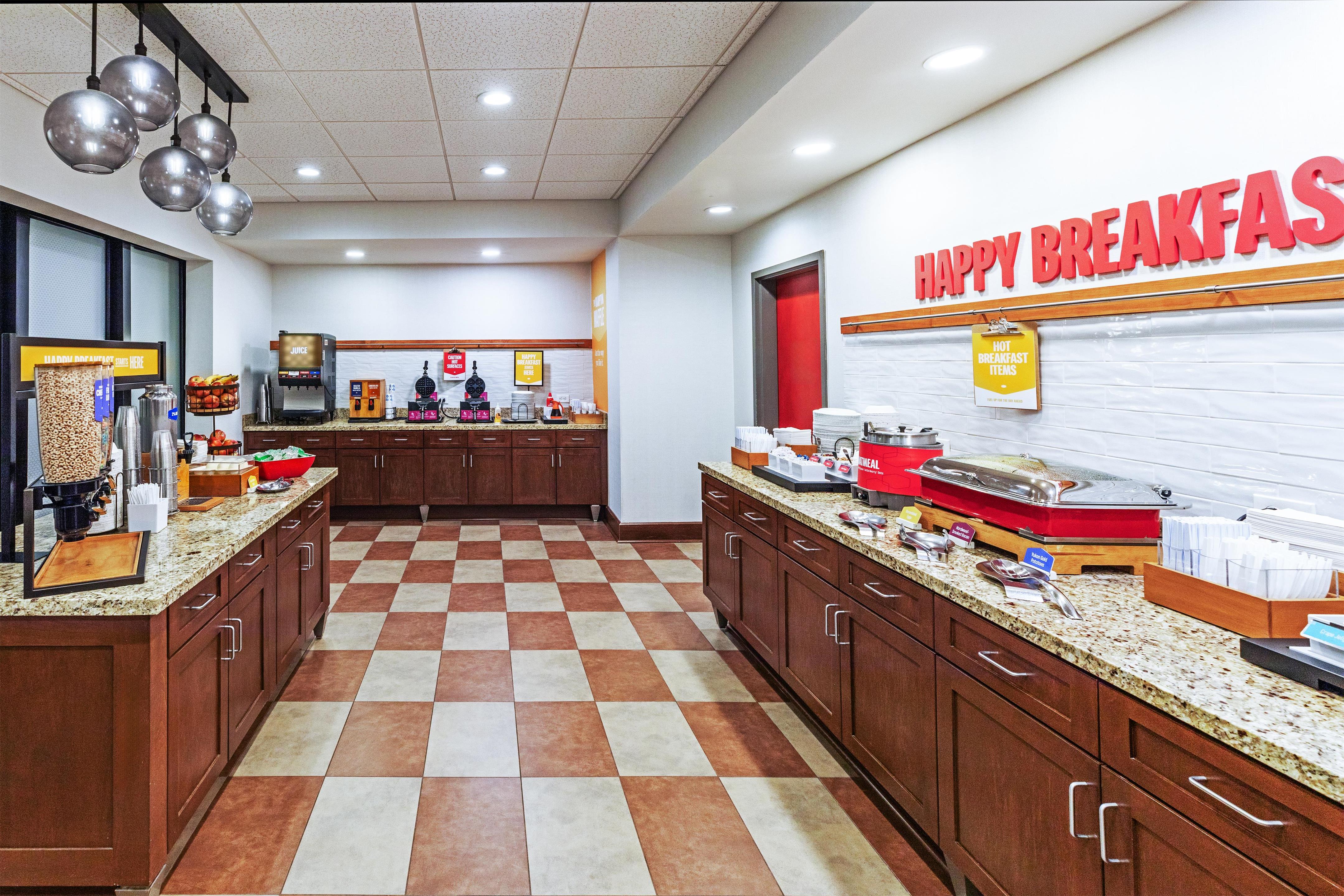 Breakfast Area | Hampton Inn & Suites by Hilton Lonoke