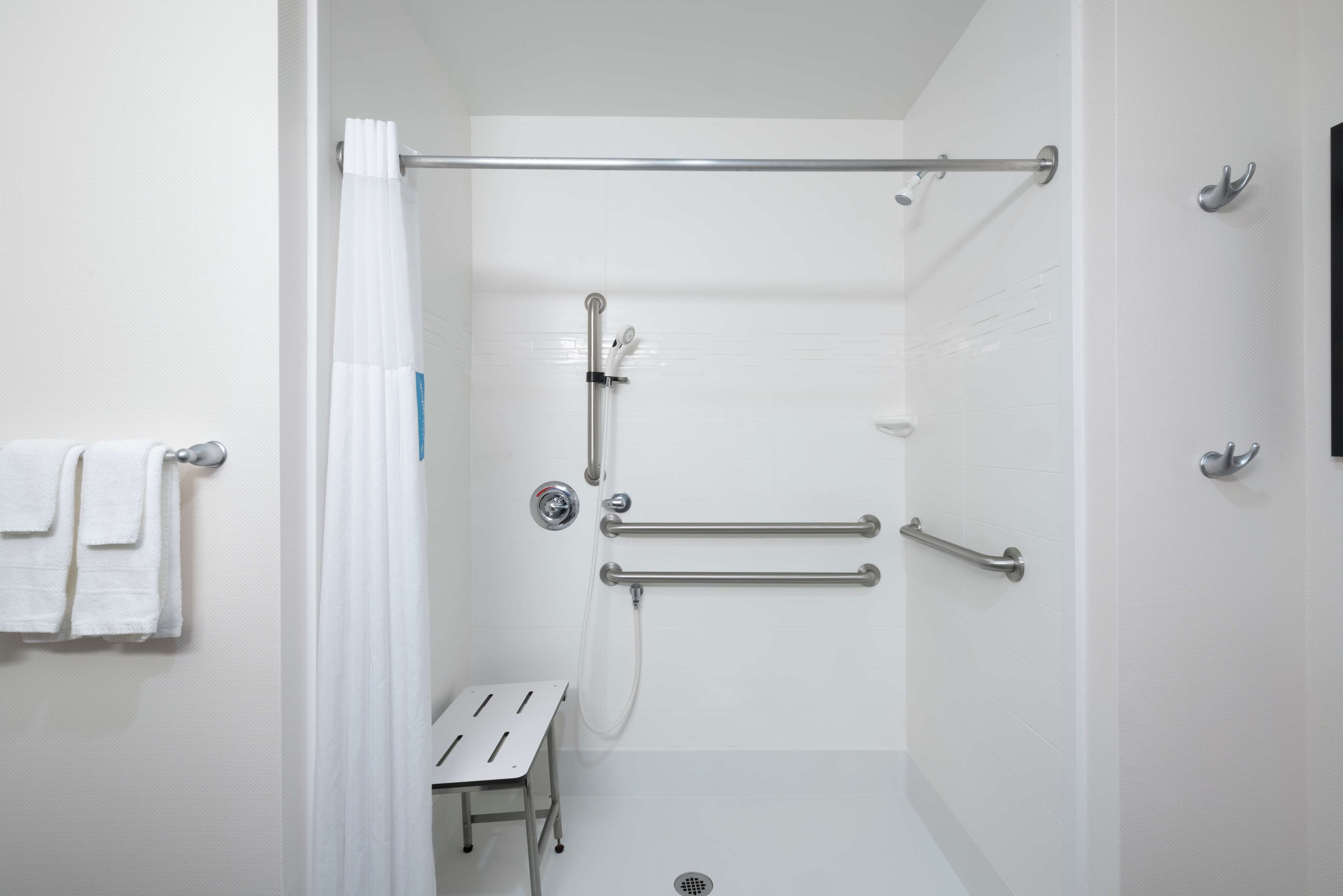 Hampton Inn Marion Room Type - 1KG MOB HEAR ACC RI-SHW NS
