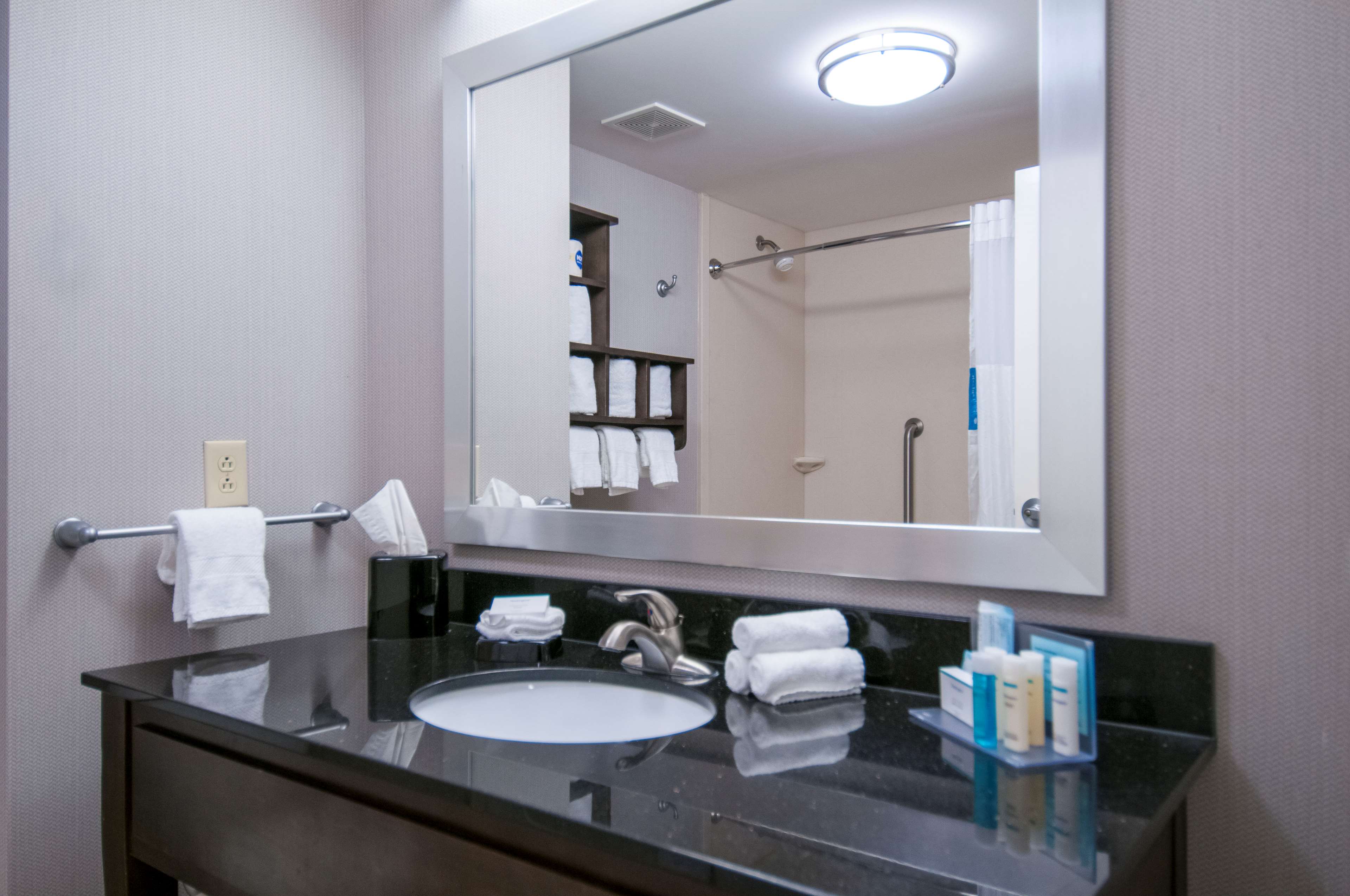 Hampton Inn Hernando Room Type - 2 QNS MICROWV FRIDGE NS