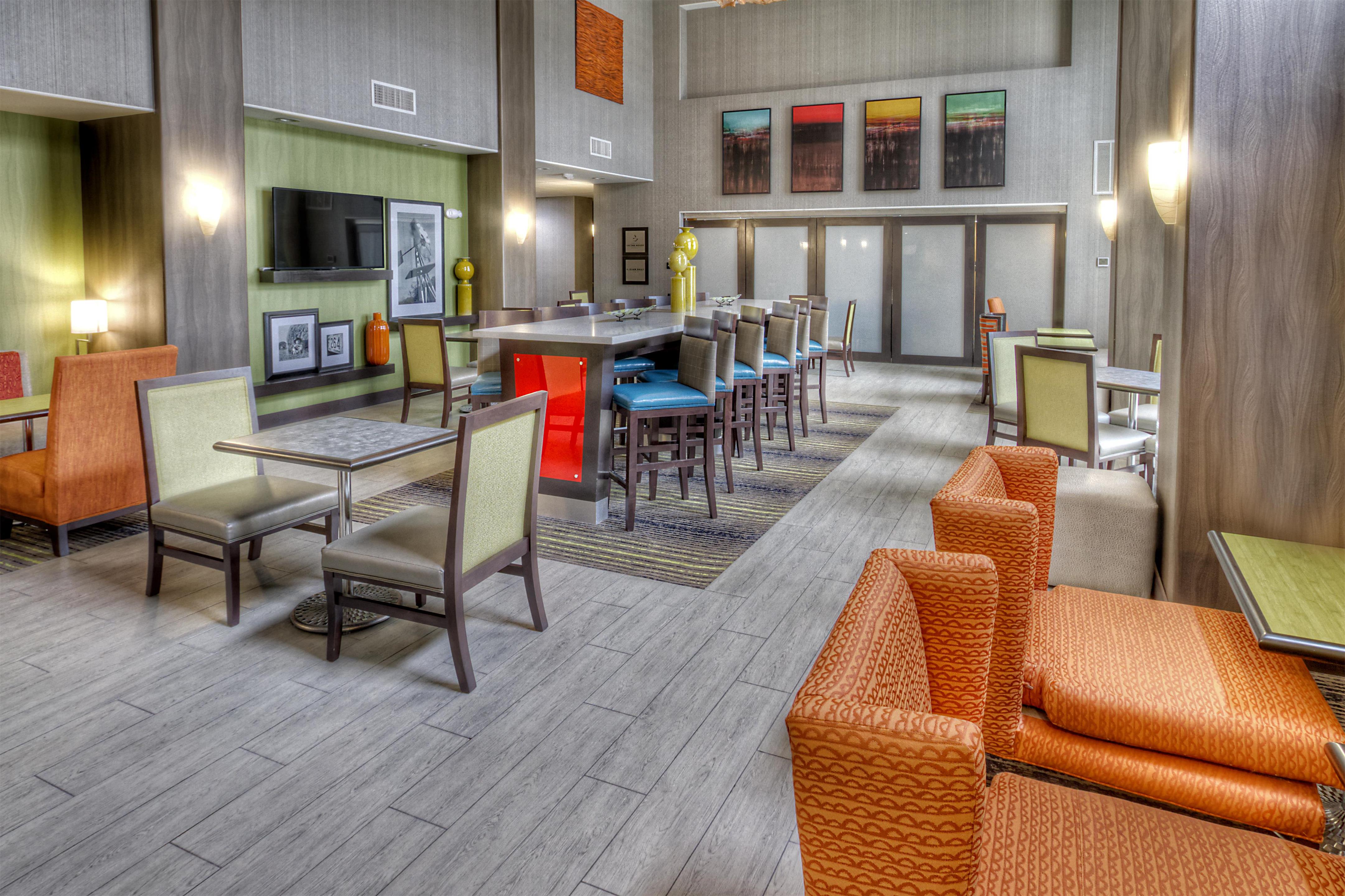 Lobby | Hampton Inn & Suites Ada