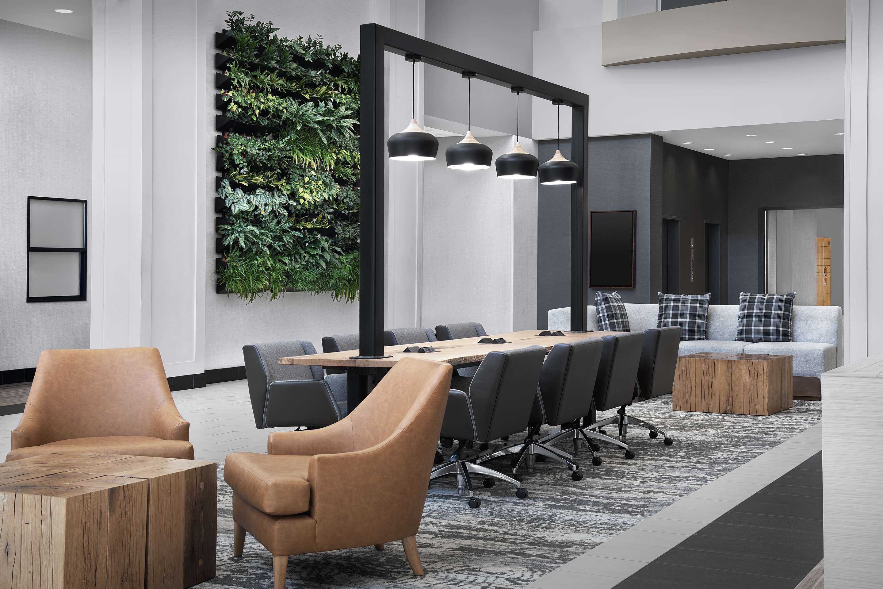 Lobby | Embassy Suites Portland/Hillsboro, Oregon