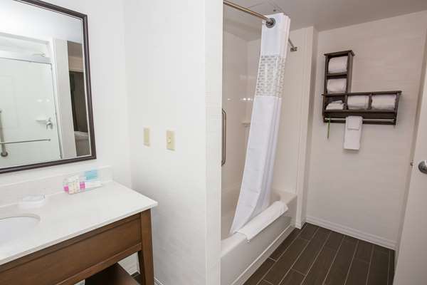  - Hampton Inn & Suites Harmarville - I-76, Exit 48