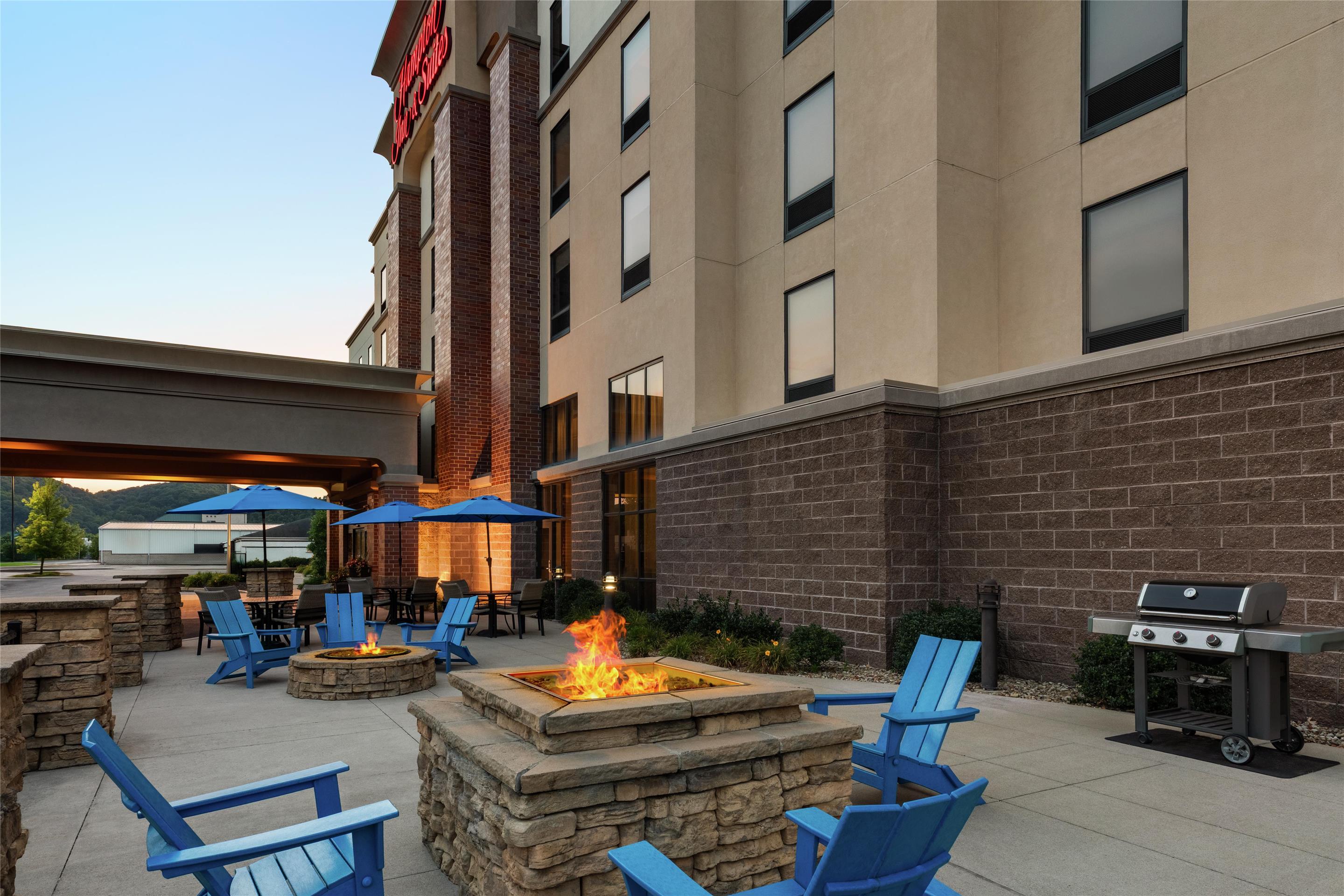 Exterior | Hampton Inn & Suites Pittsburgh/Harmarville