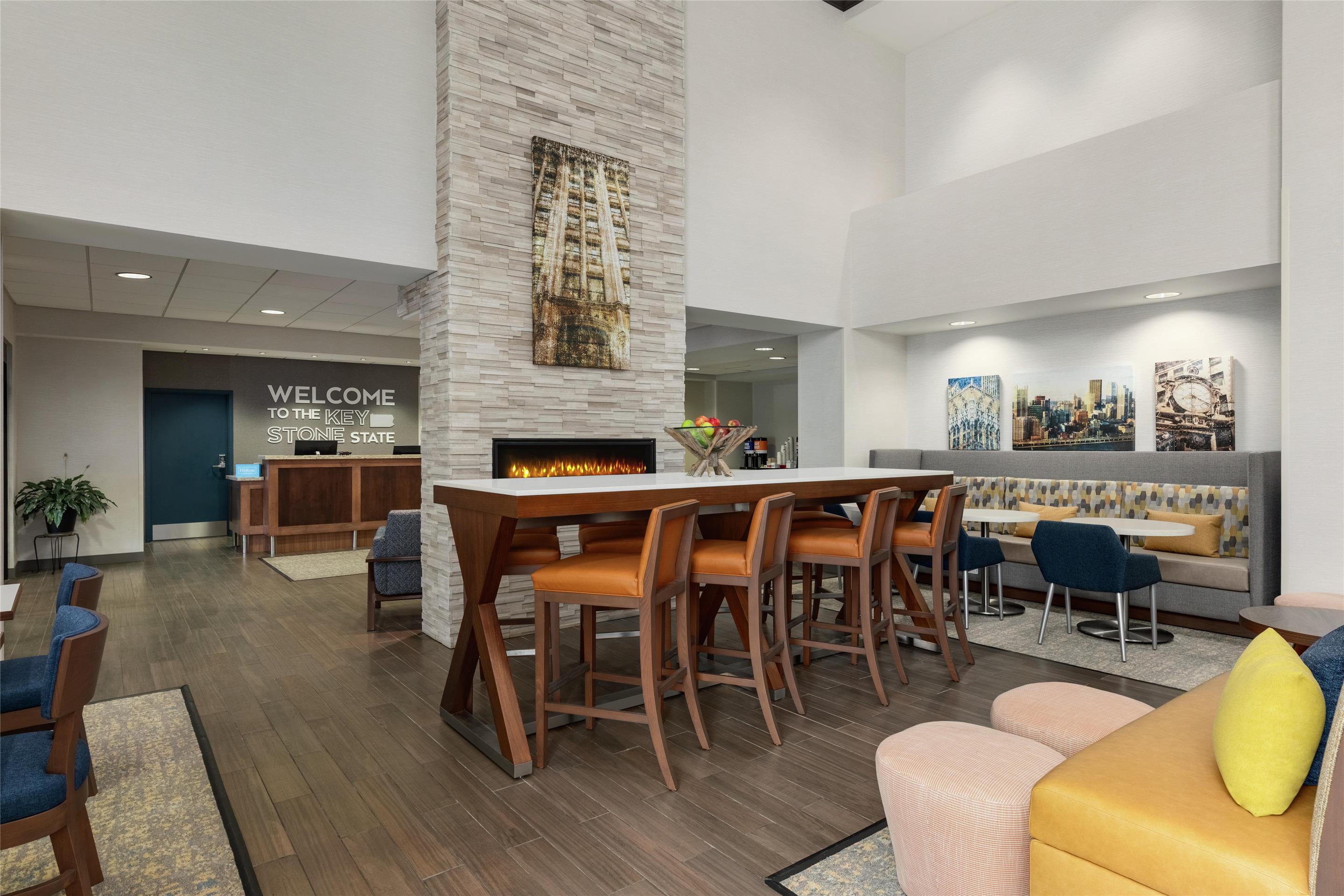 Lobby | Hampton Inn & Suites Pittsburgh/Harmarville