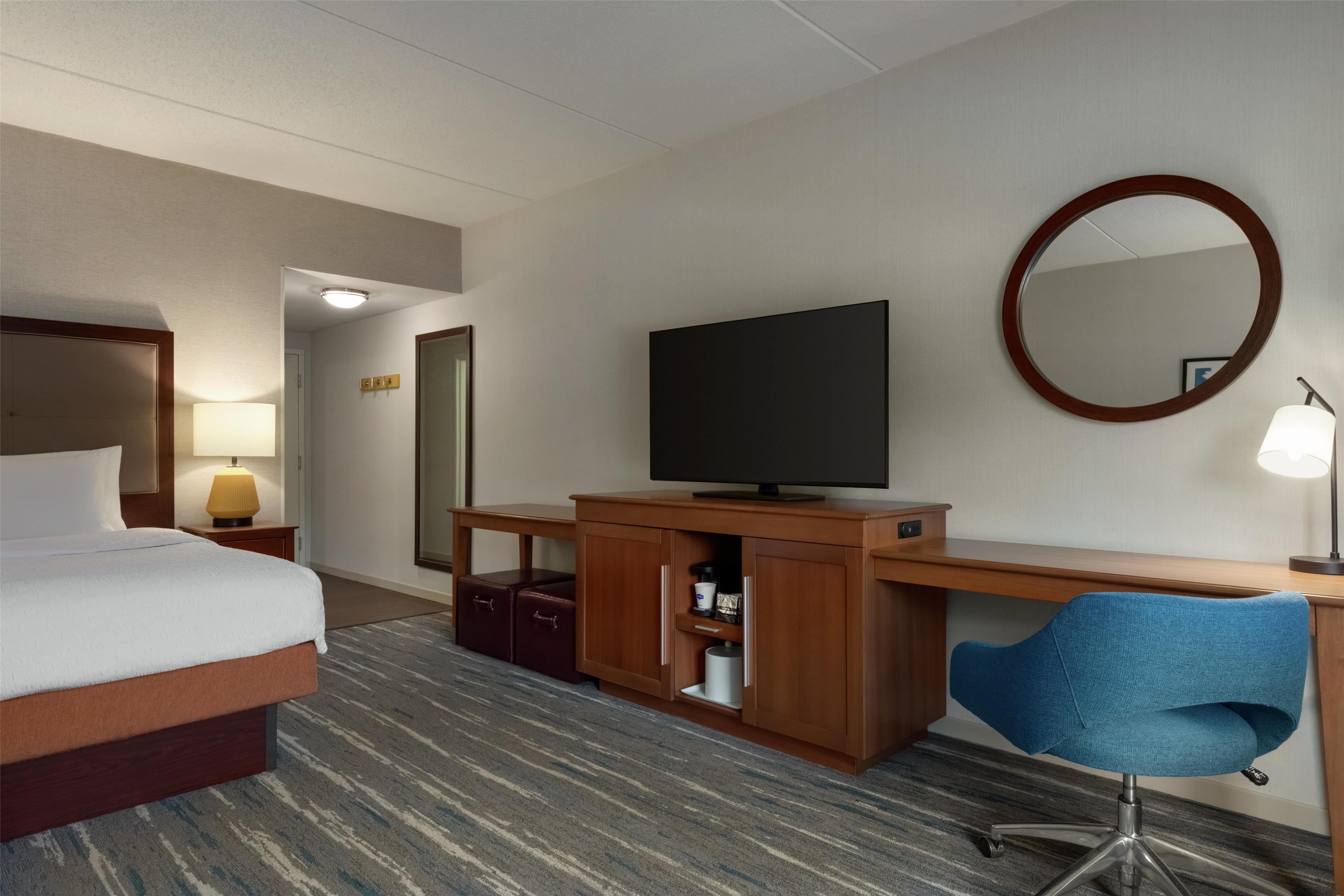 Hampton Inn & Suites by Hilton Pittsburgh/Harmarville Room Type - 1KN MOB HEA ACC RIS STU NS
