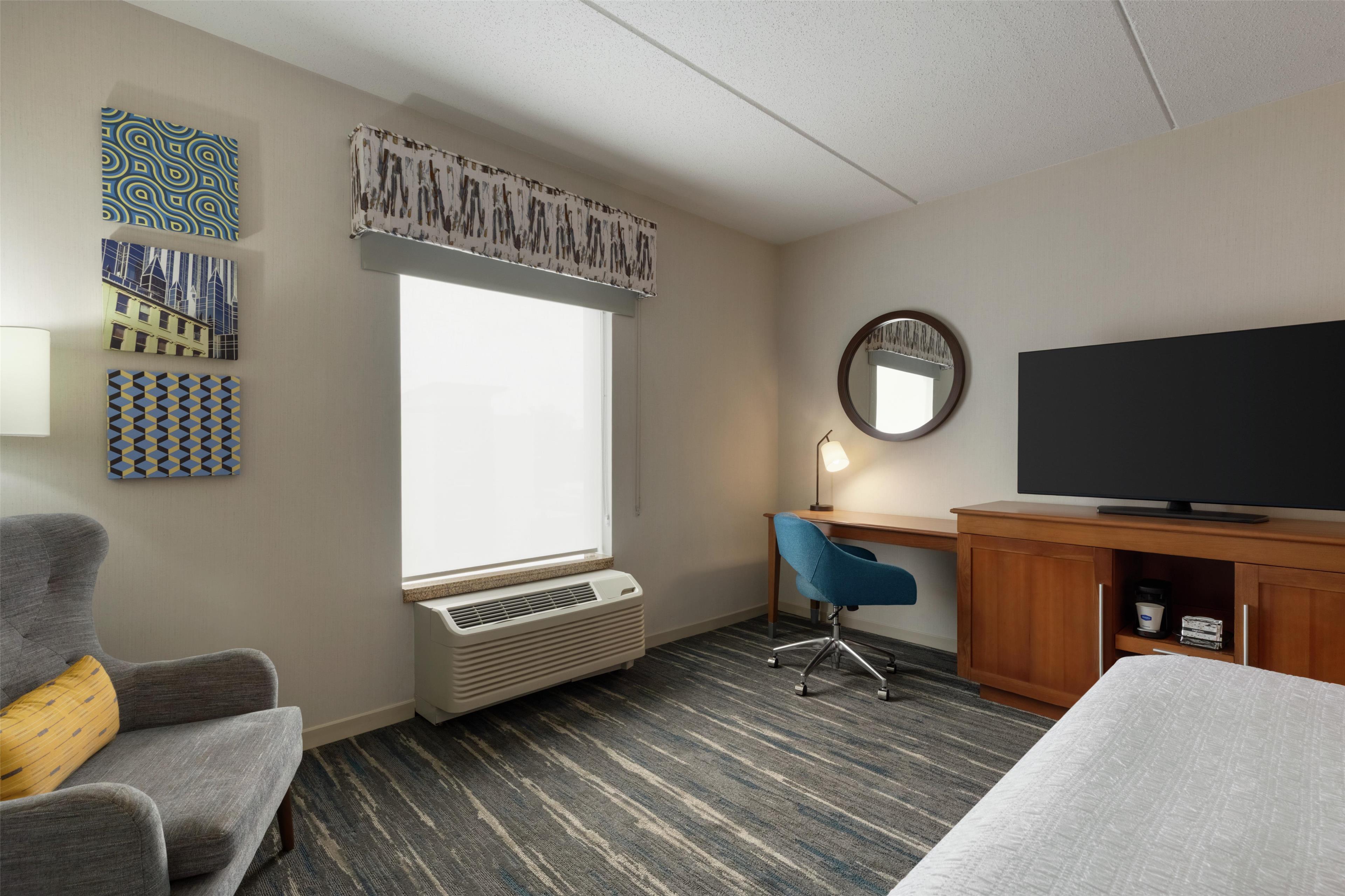 Hampton Inn & Suites by Hilton Pittsburgh/Harmarville Room Type - 1 KNG HEARING ACC NOSMOK