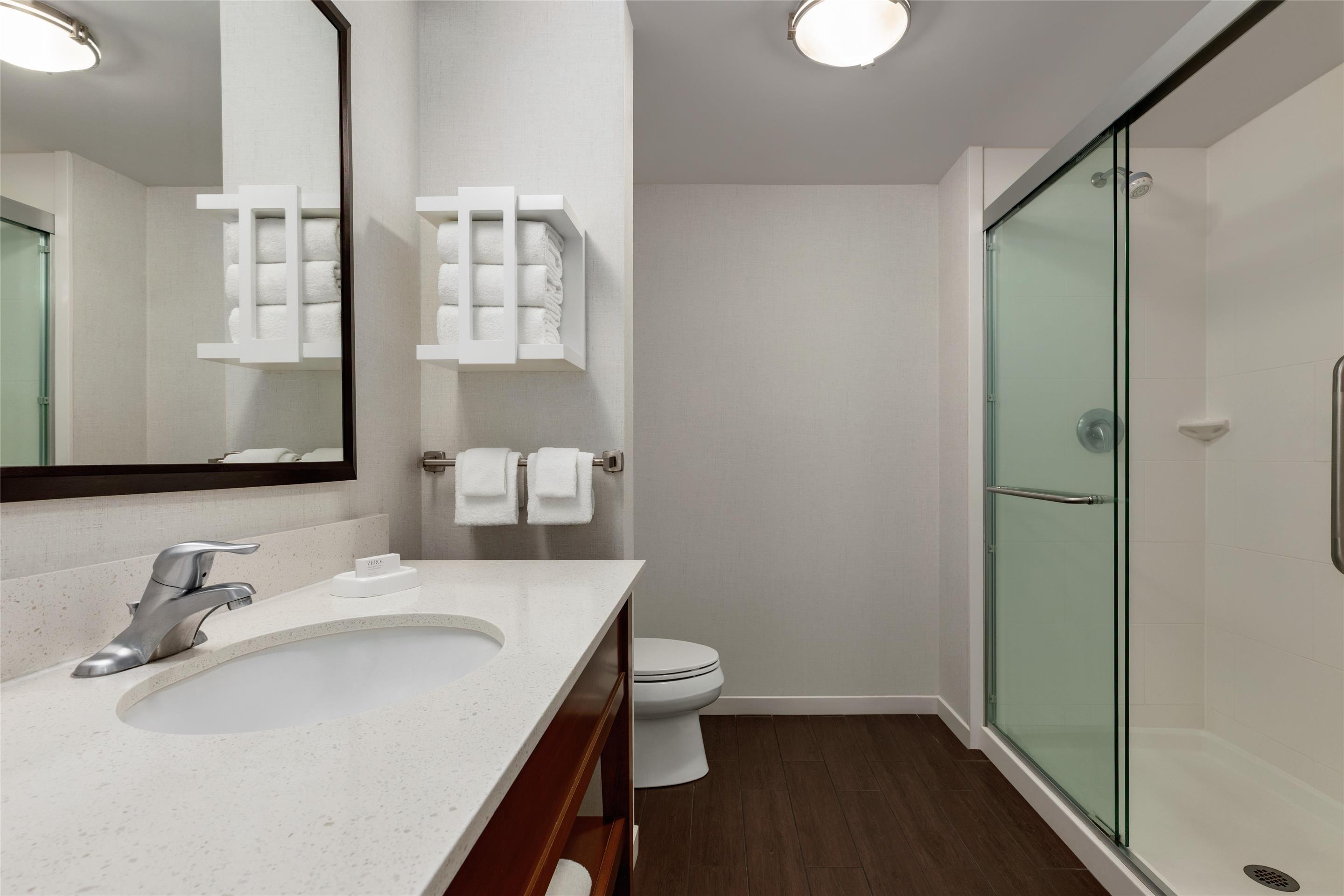 Guest room bath