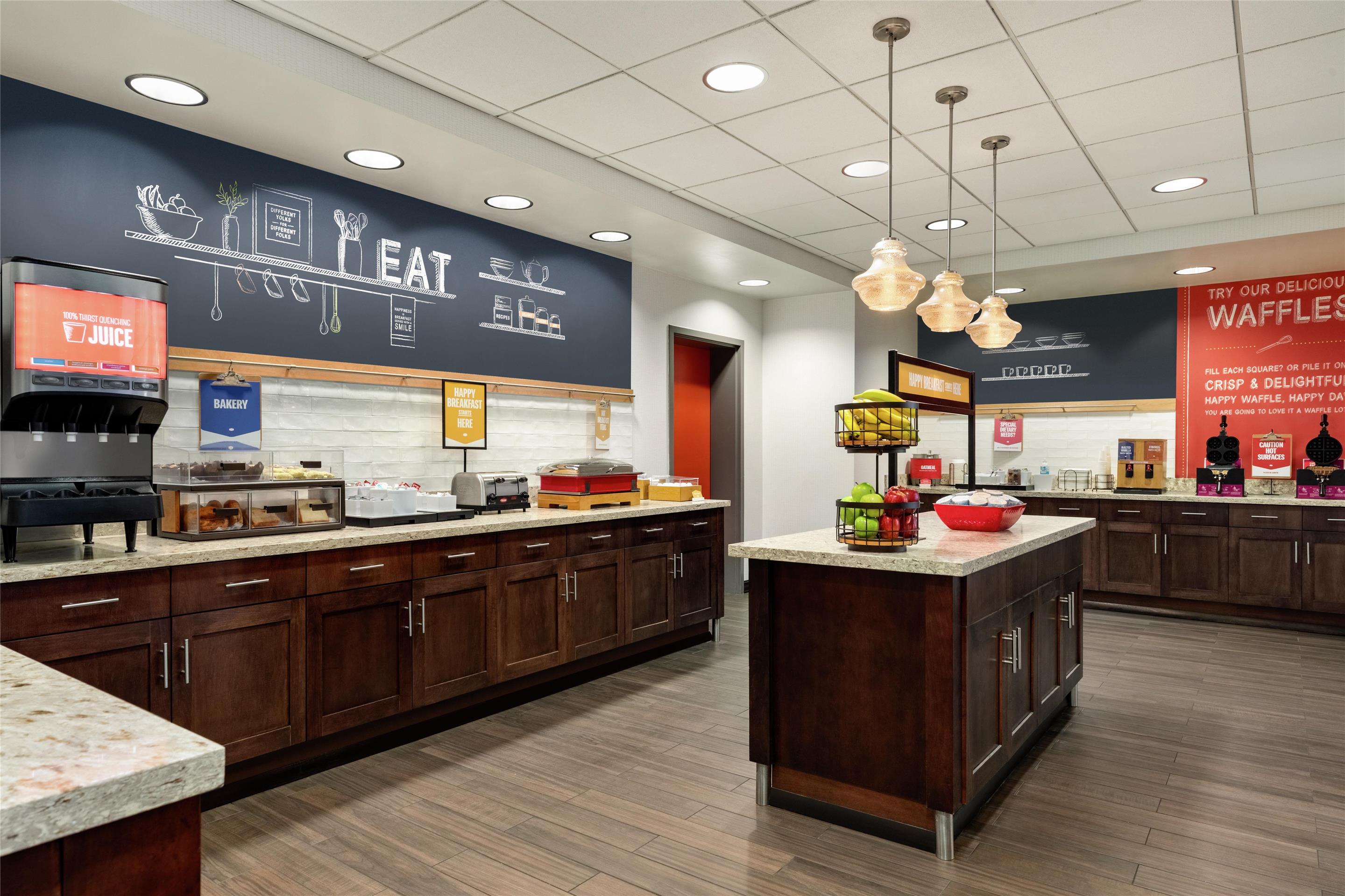 Breakfast Area | Hampton Inn & Suites Pittsburgh/Harmarville