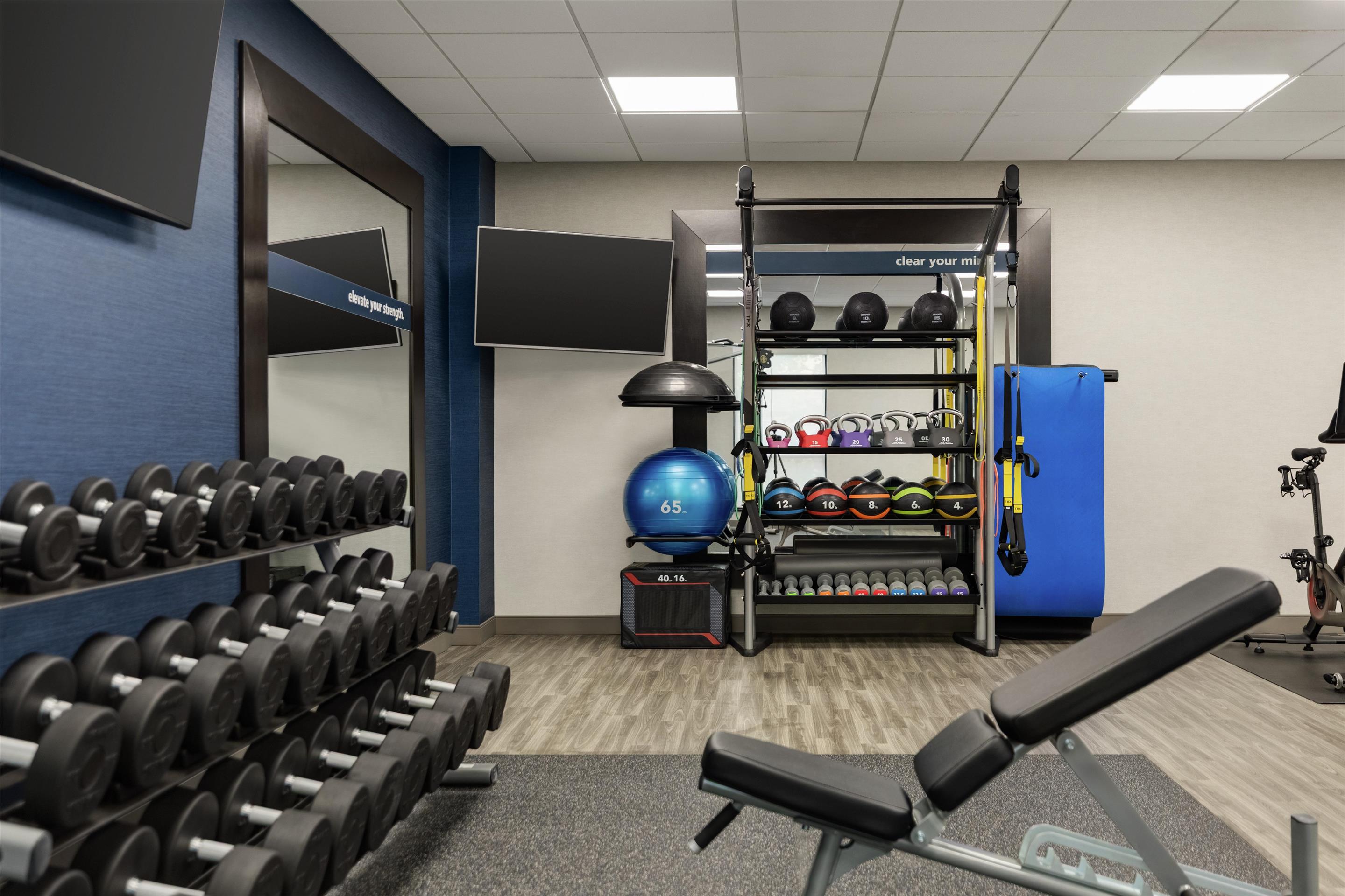 Health club fitness center gym | Hampton Inn & Suites Pittsburgh/Harmarville