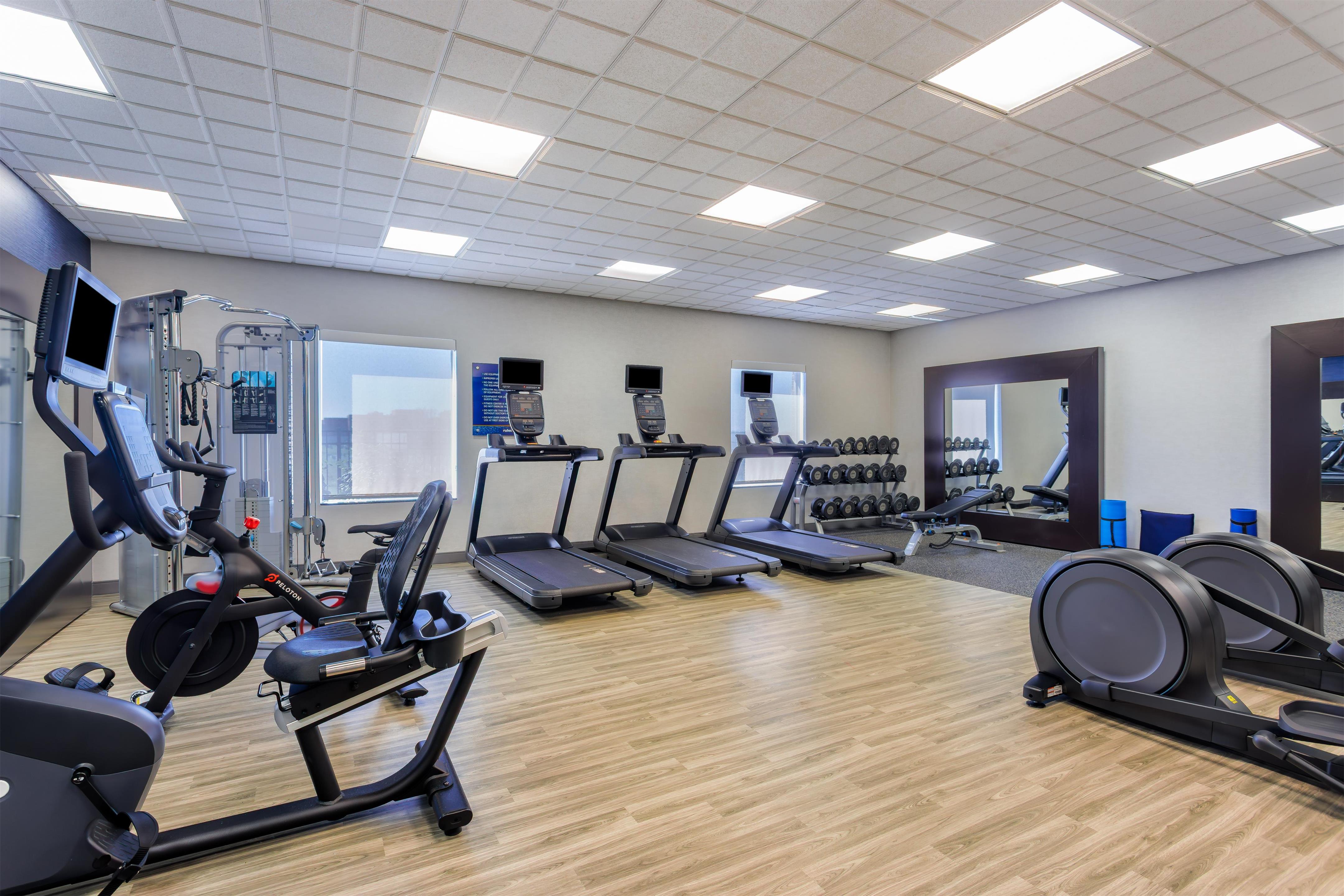 Health club fitness center gym | Hampton Inn & Suites Parkersburg Downtown
