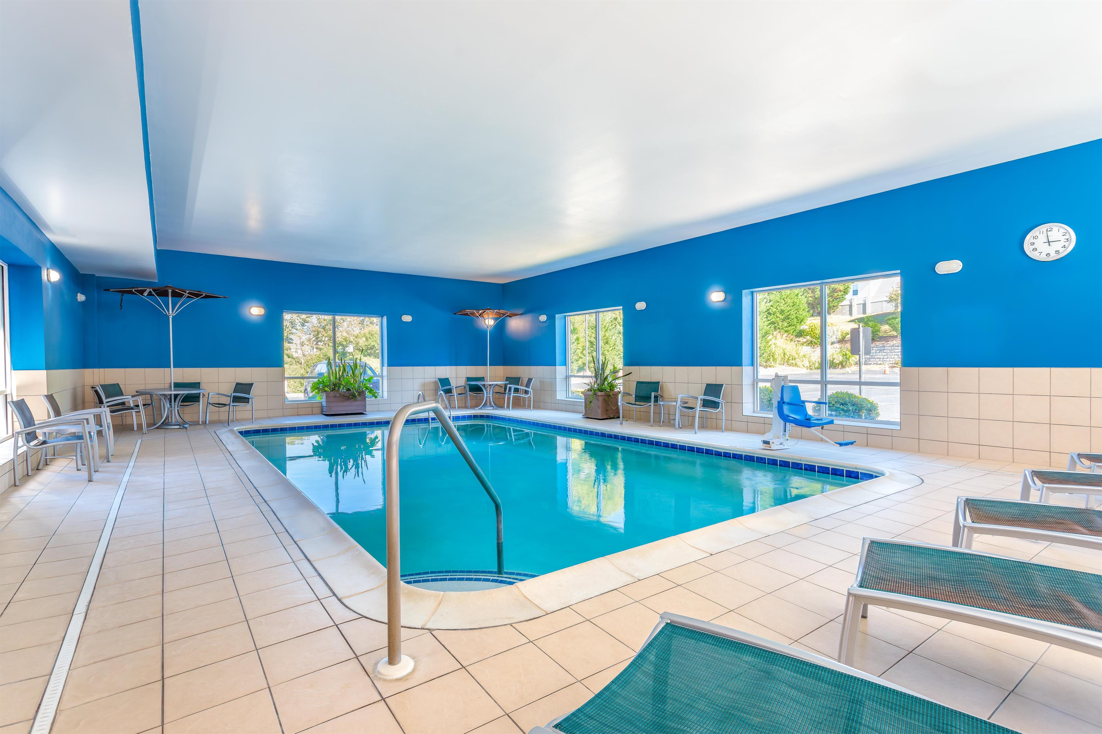 Pool | Hampton Inn & Suites Parkersburg Downtown