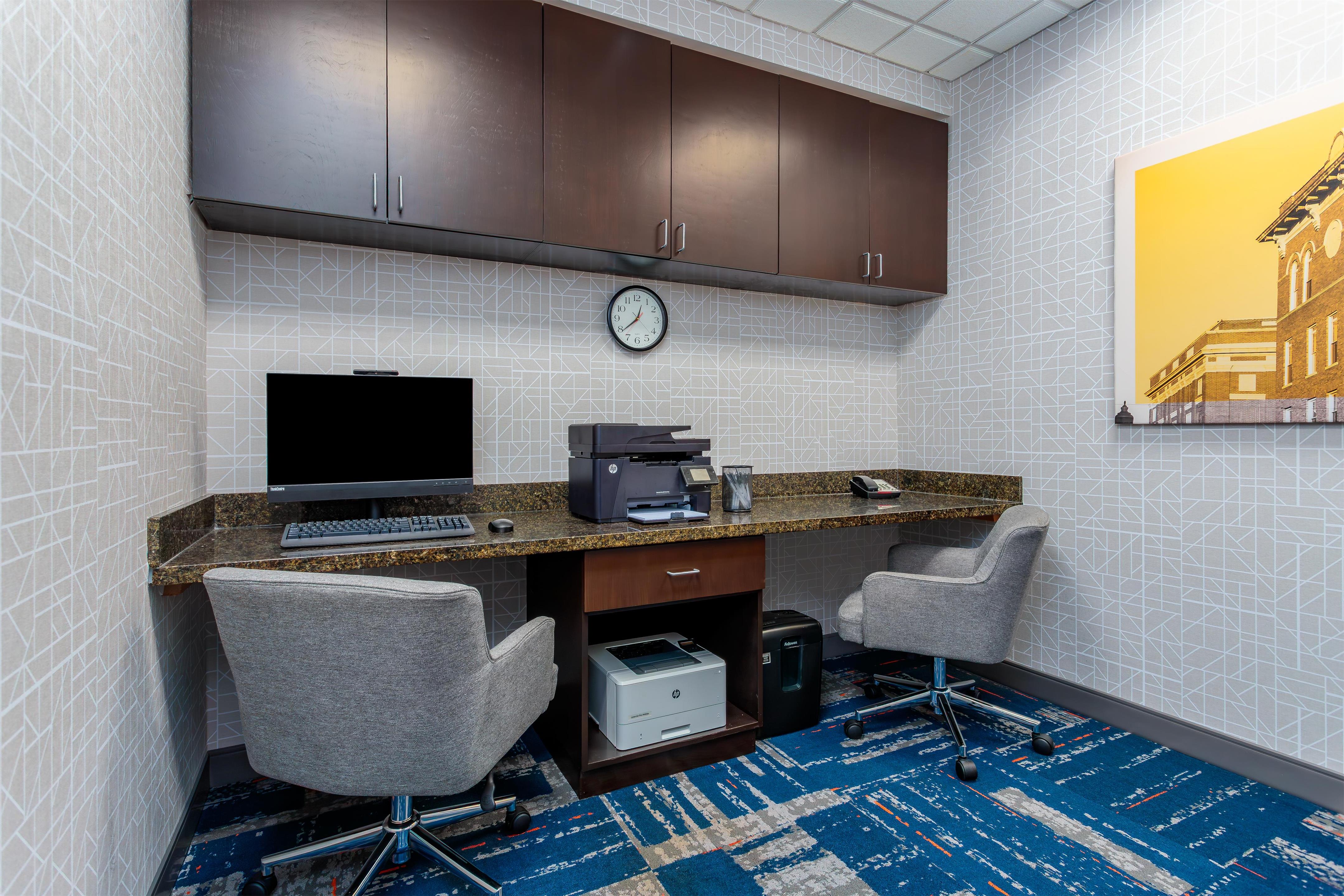 Business Center | Hampton Inn & Suites Parkersburg Downtown
