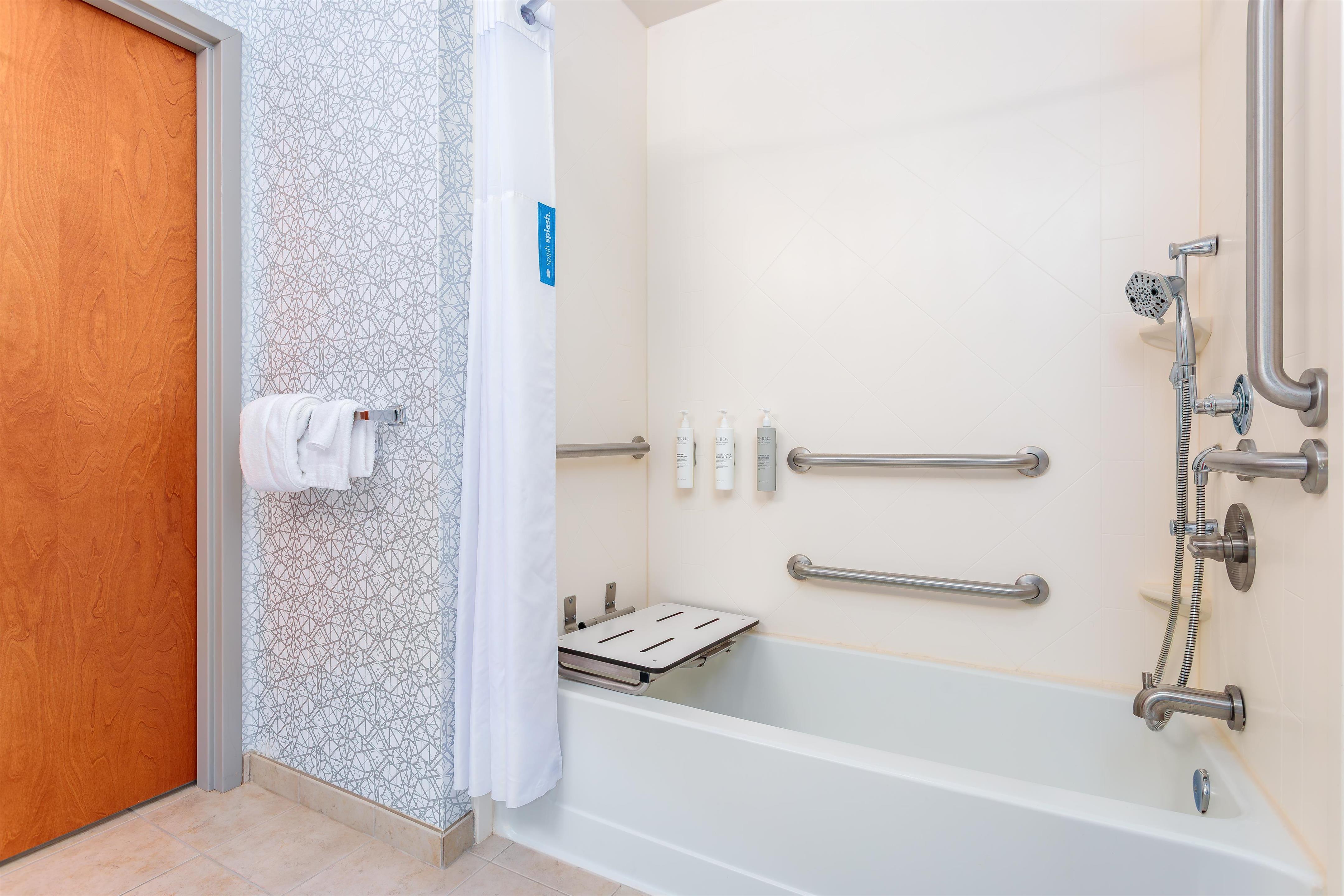Guest room bath