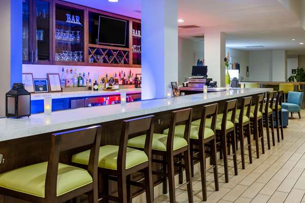 Bar - Hilton Garden Inn Roanoke