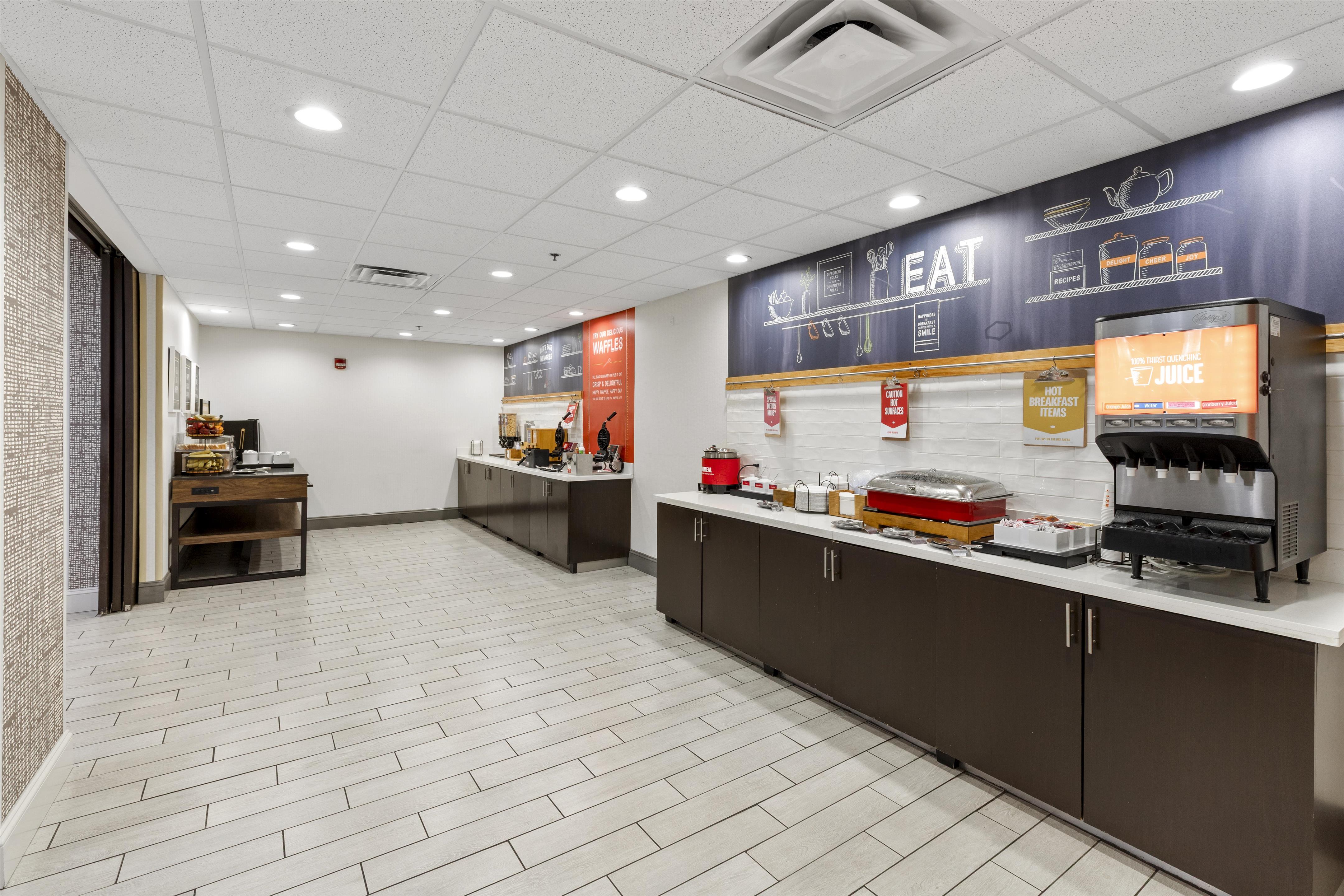Breakfast Area | Hampton Inn Salem, VA