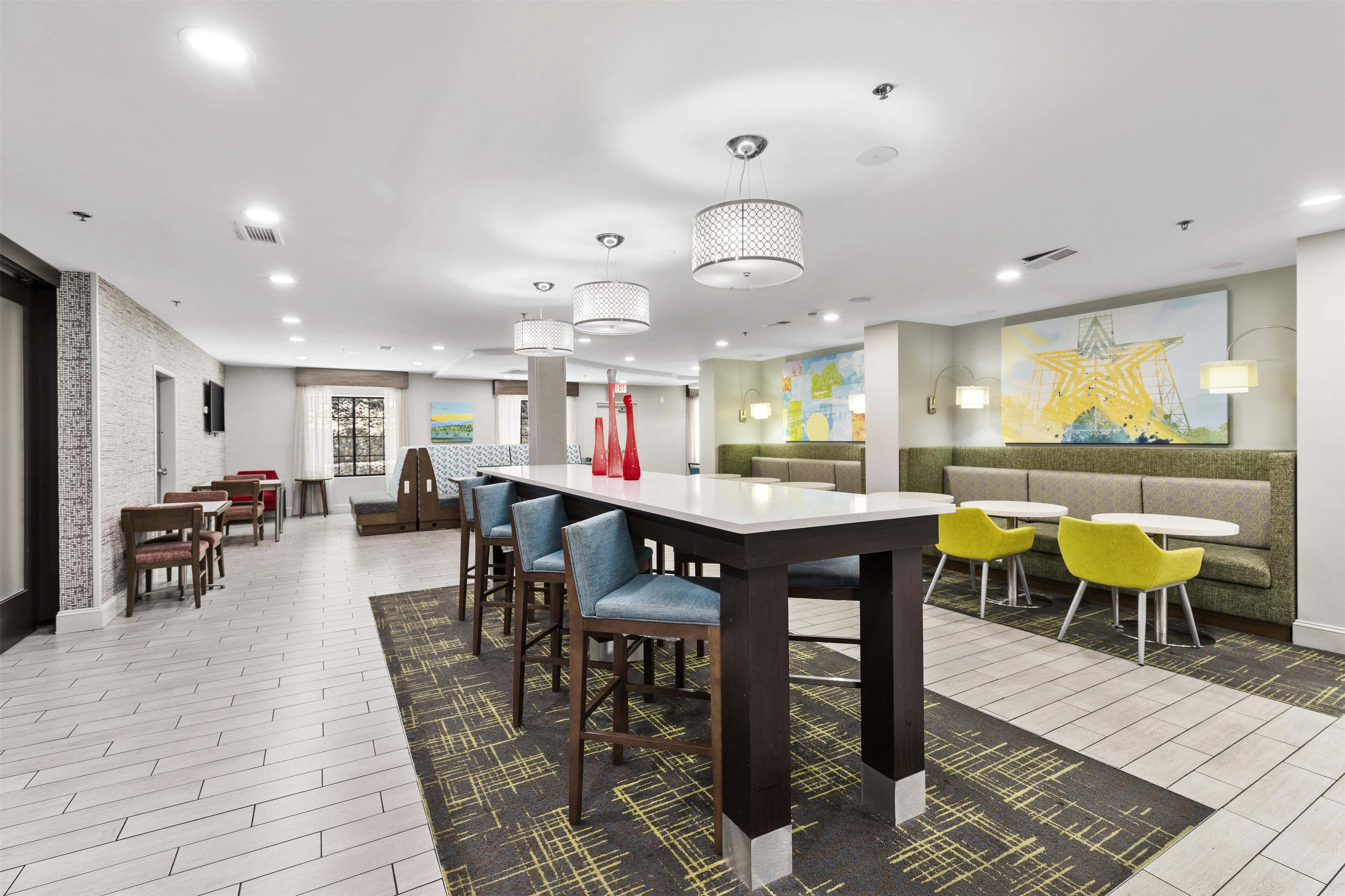 Lobby | Hampton Inn Salem, VA