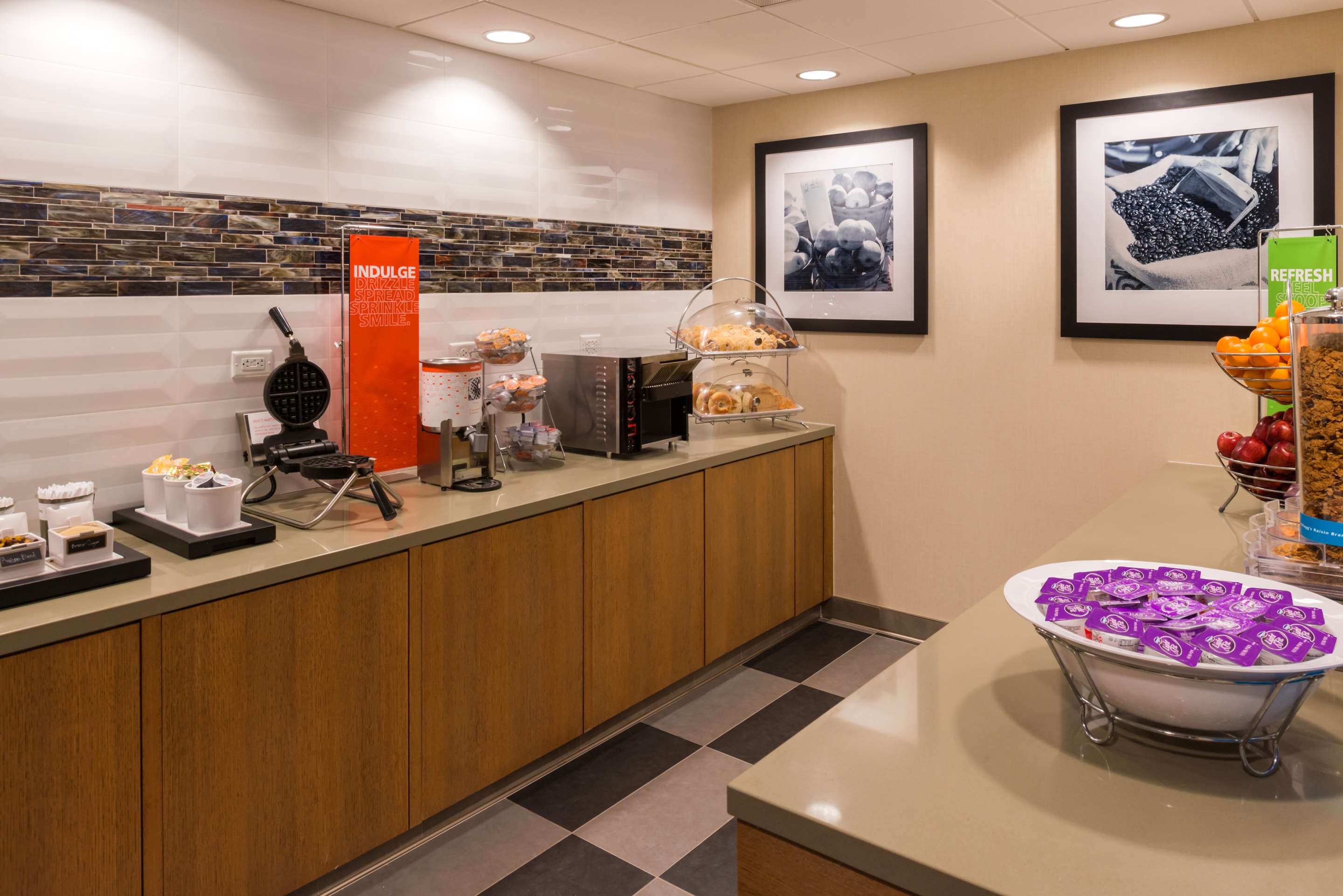 Breakfast Area | Hampton Inn San Francisco Downtown/Convention Center