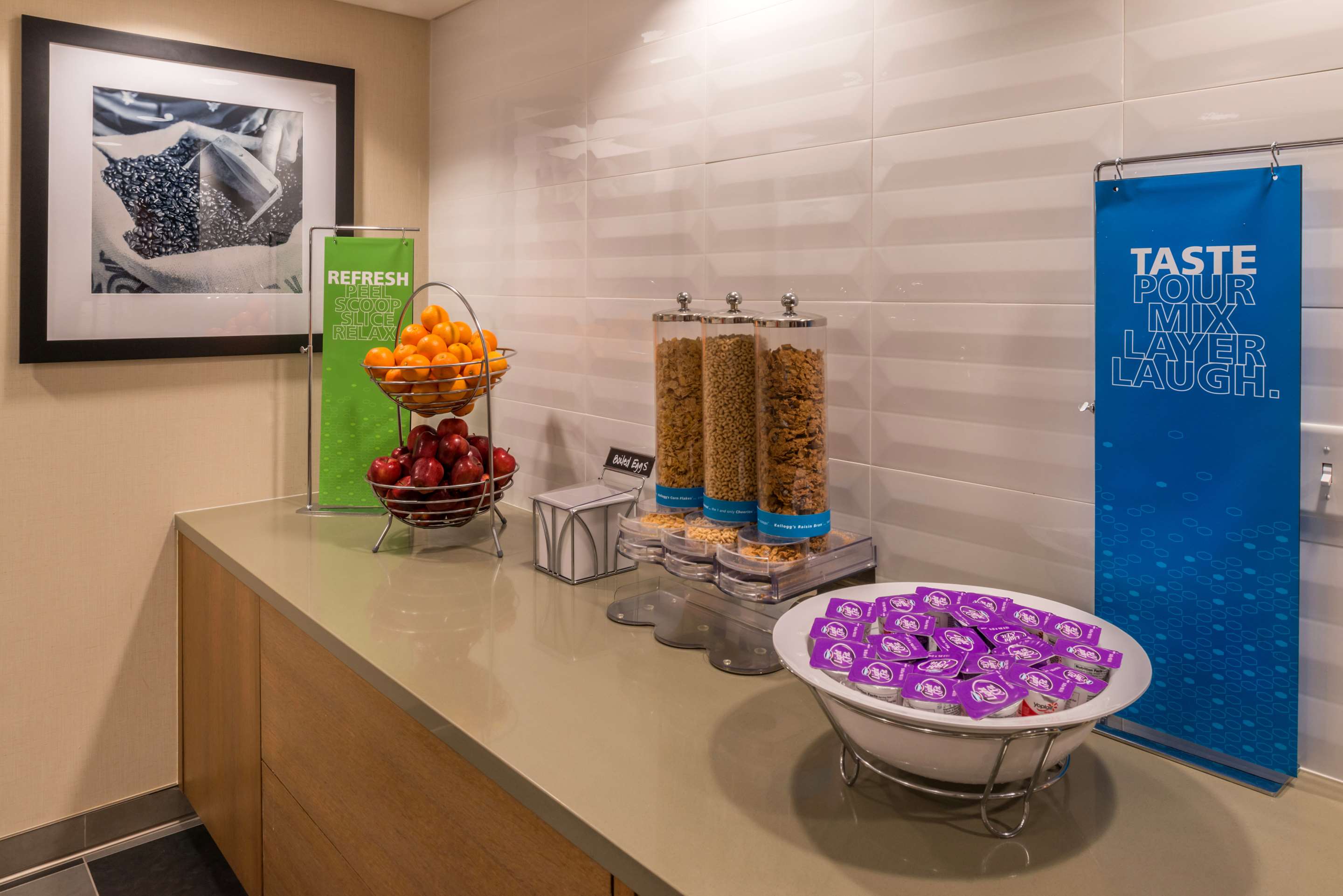 Breakfast Area | Hampton Inn San Francisco Downtown/Convention Center