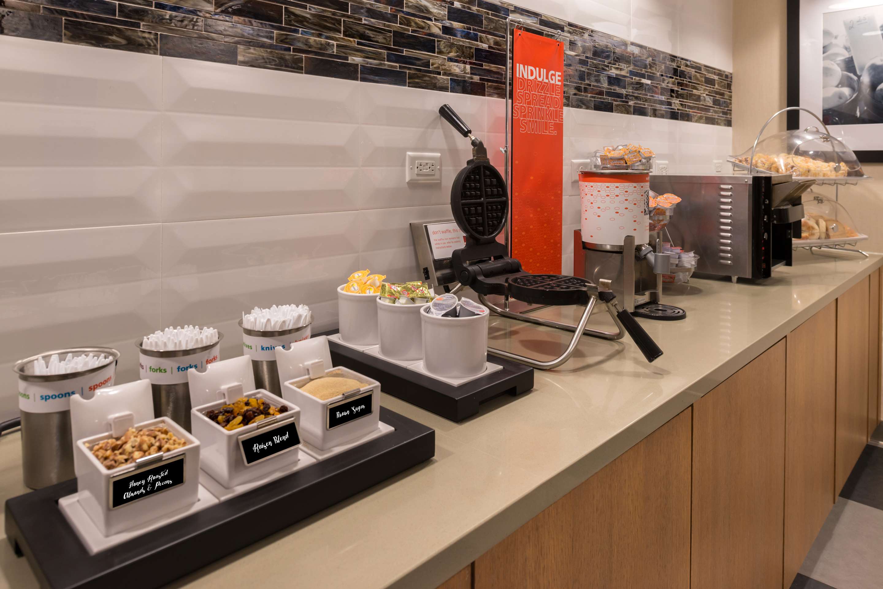 Breakfast Area | Hampton Inn San Francisco Downtown/Convention Center