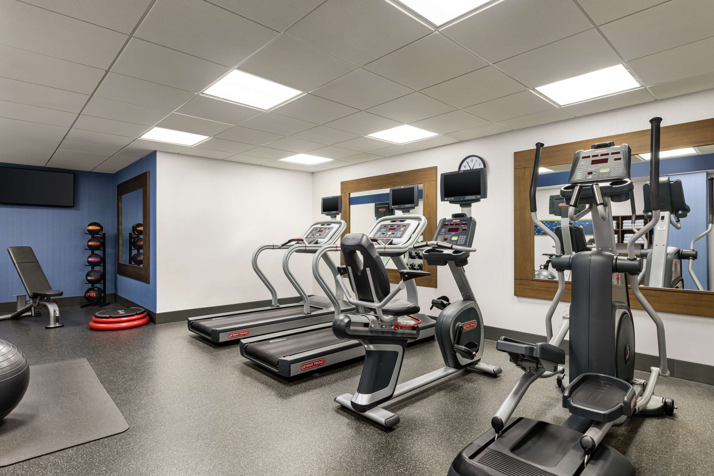 Health club fitness center gym | Hampton Inn San Francisco Downtown/Convention Center
