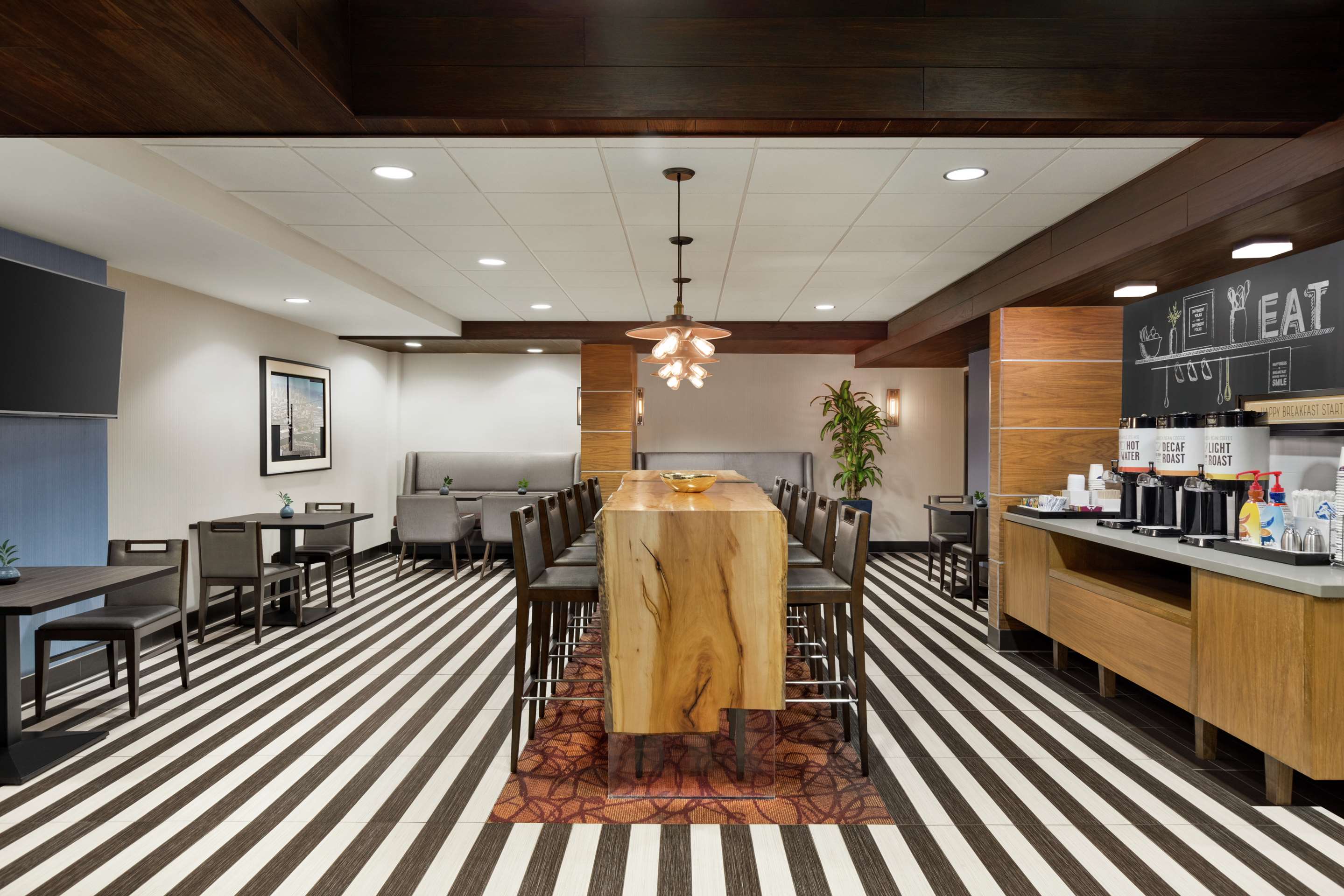 Breakfast Area | Hampton Inn San Francisco Downtown/Convention Center
