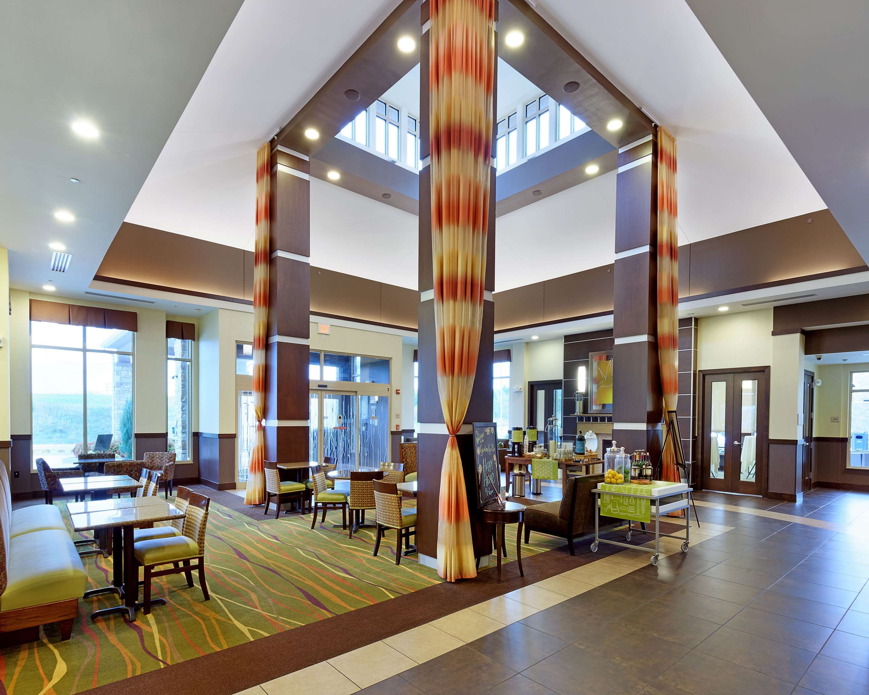 Lobby | Hilton Garden Inn Springfield, MO