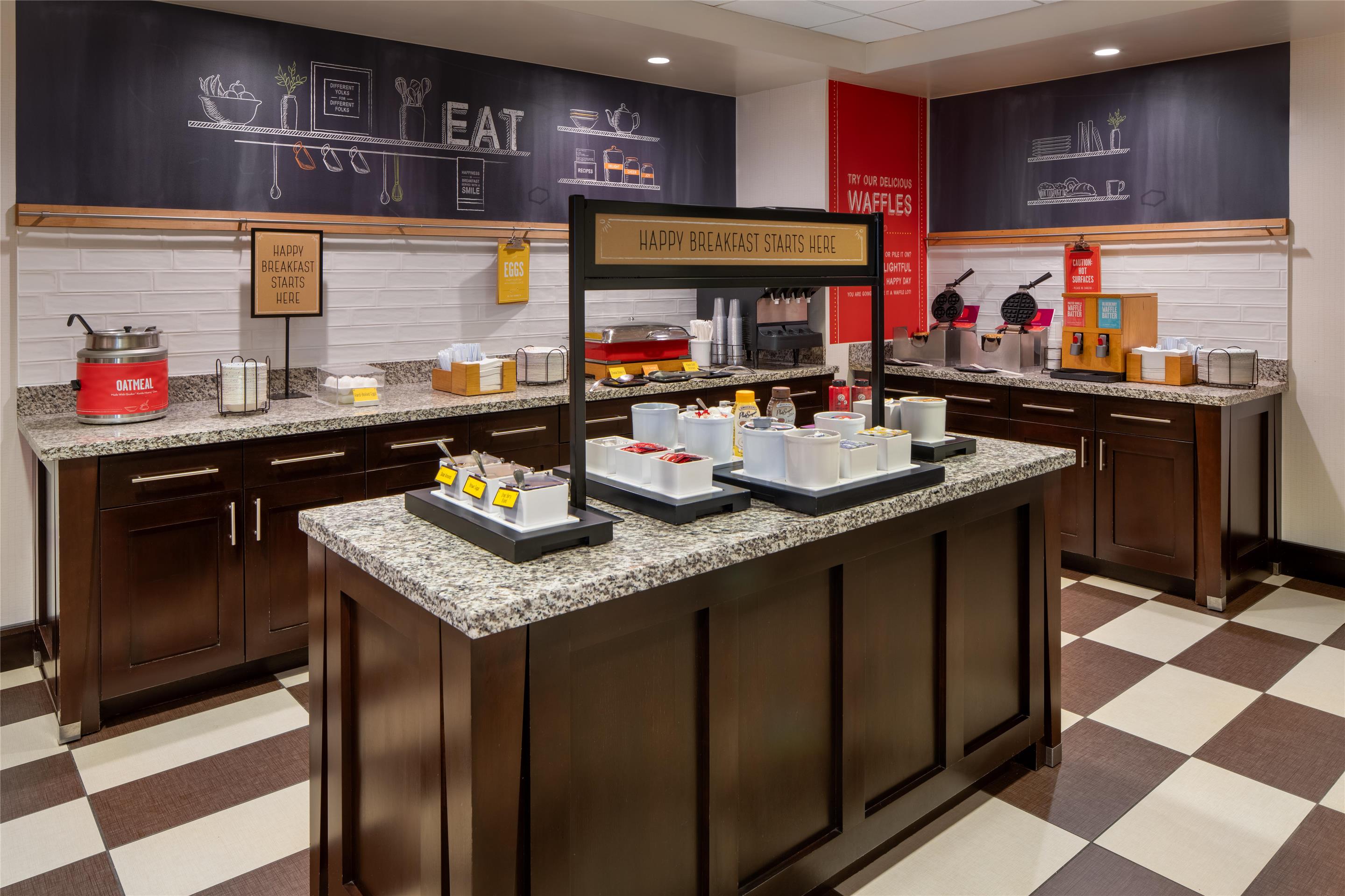 Breakfast Area | Hampton Inn Seneca Falls