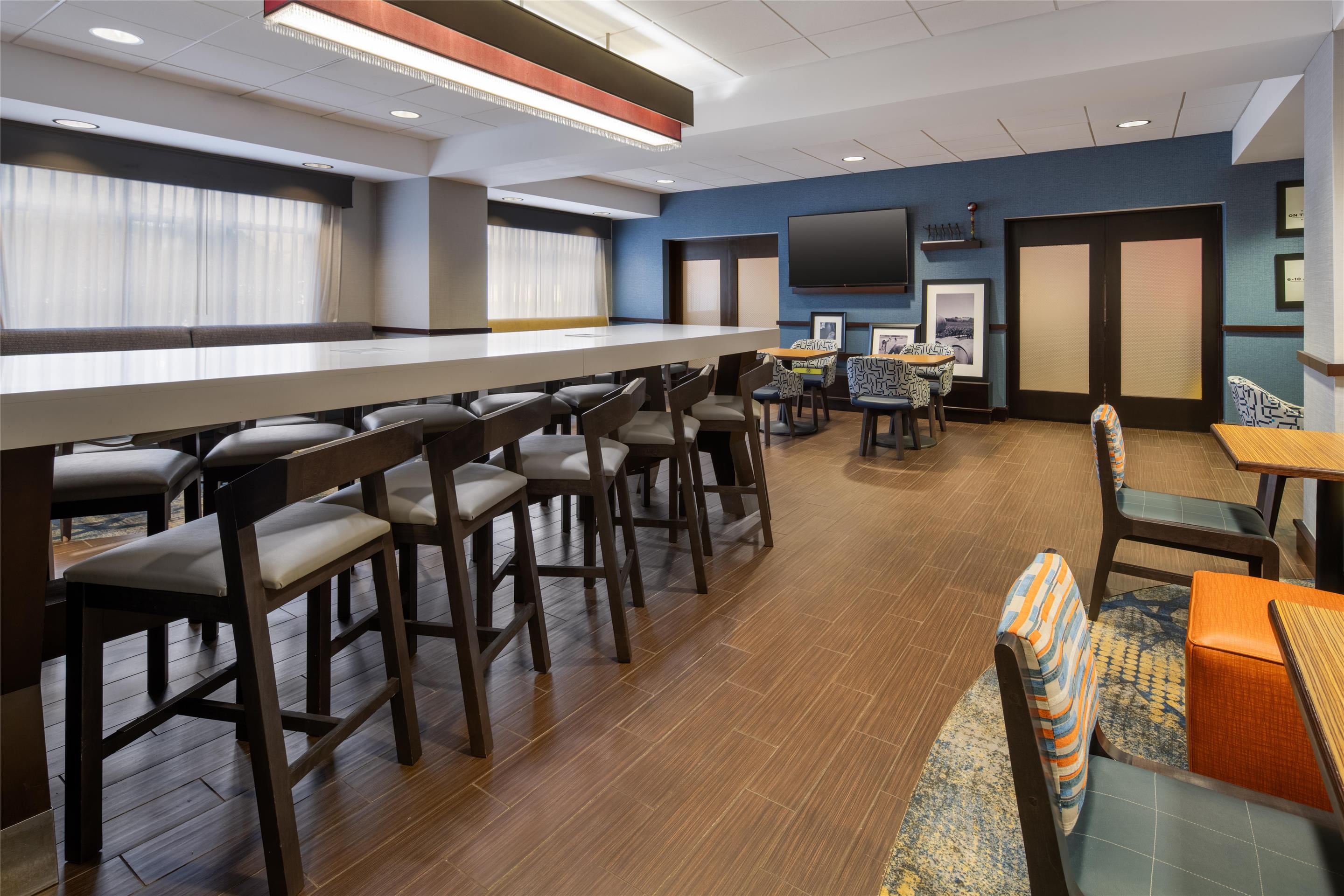 Breakfast Area | Hampton Inn Seneca Falls