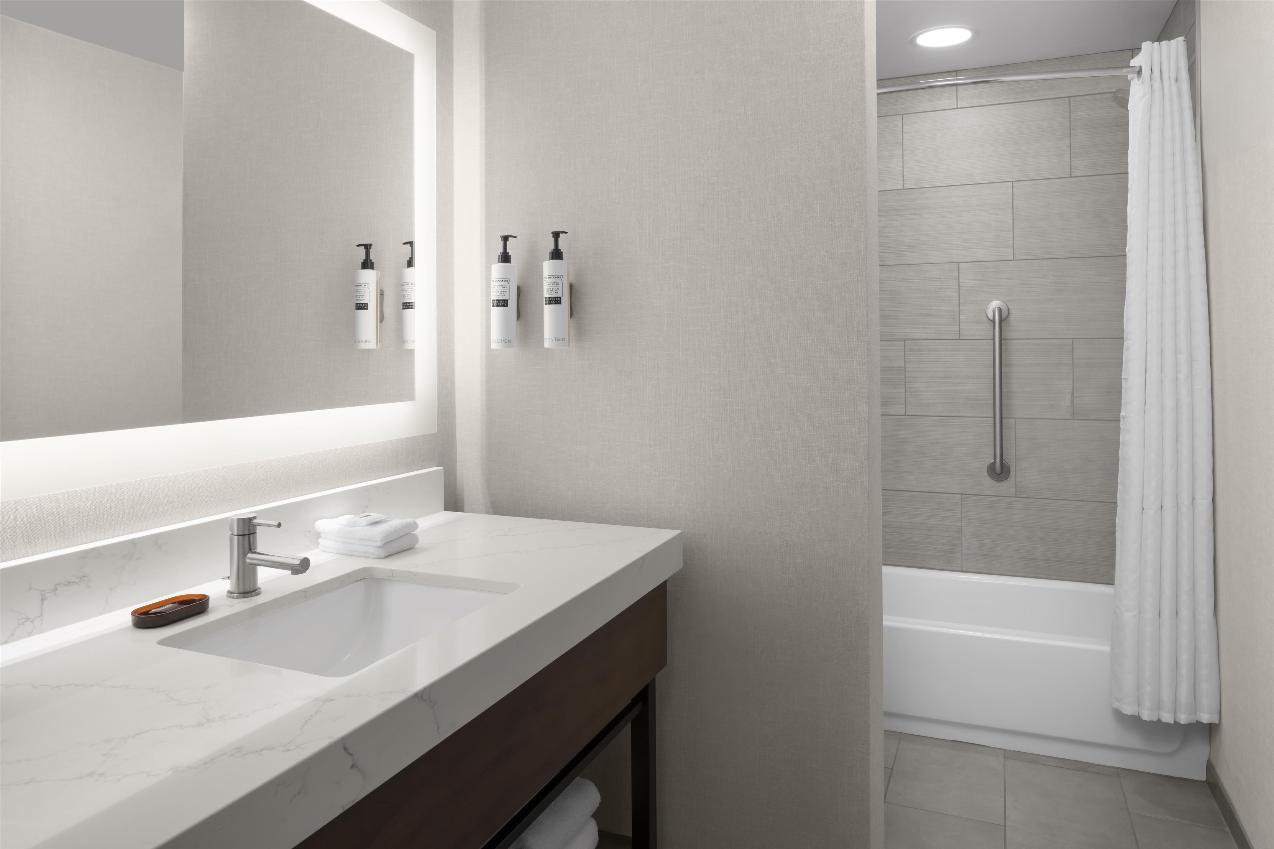 Guest room bath
