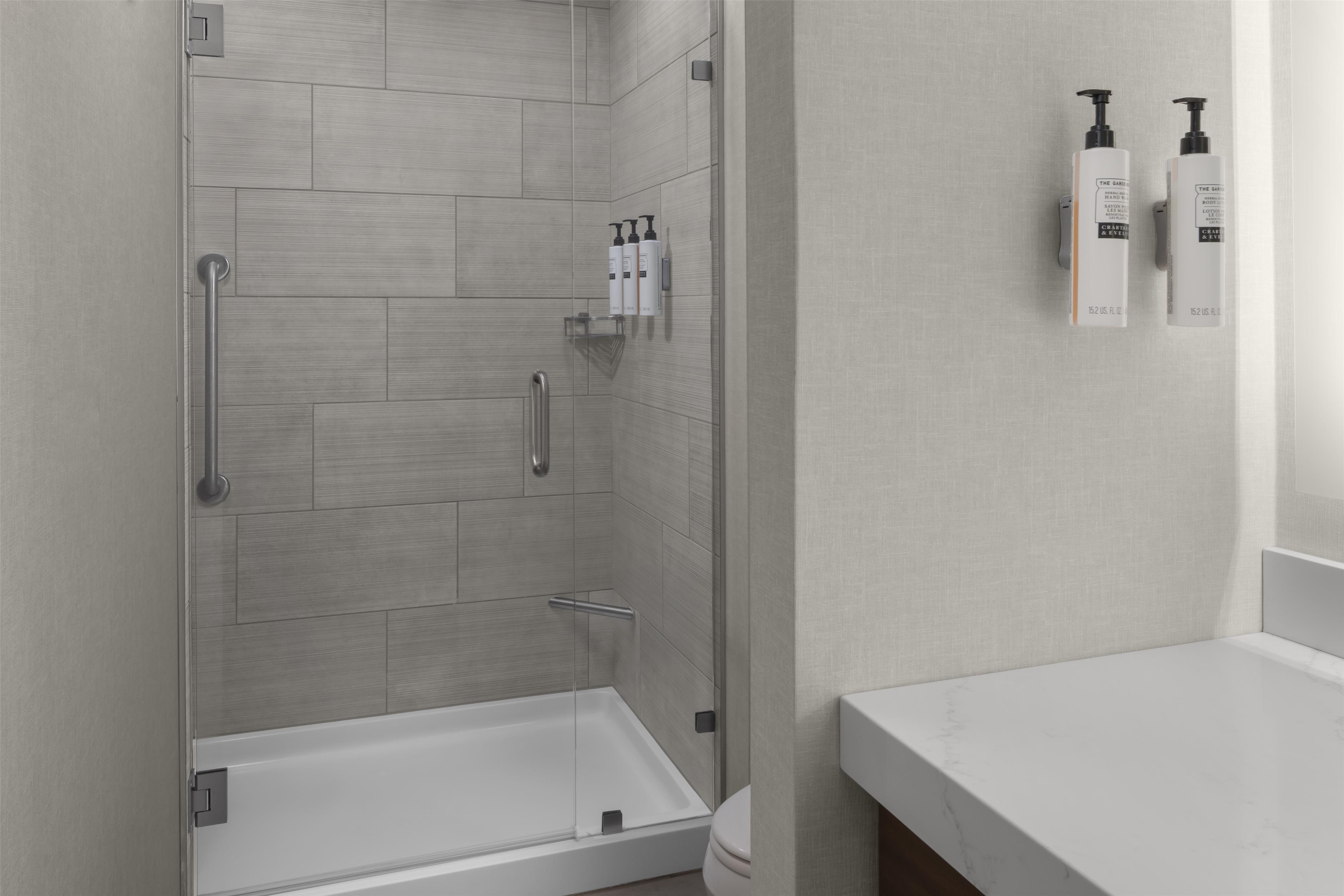 Guest room bath