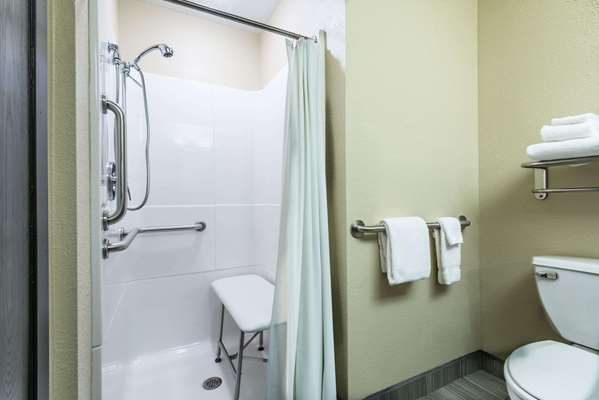  - Baymont Inn & Suites Copley - I-77, Exit 137