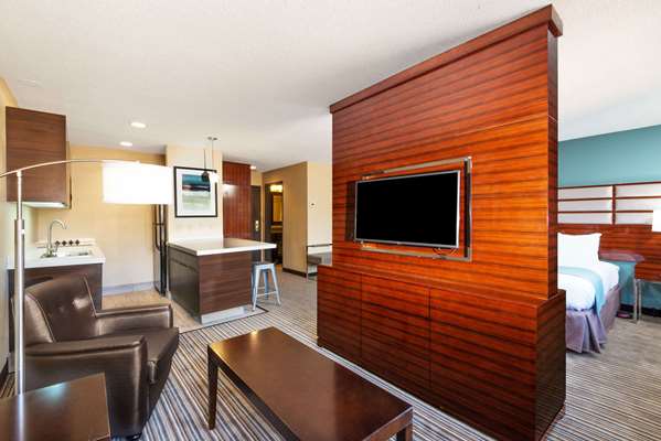 Suite - Baymont Inn & Suites Copley - I-77, Exit 137