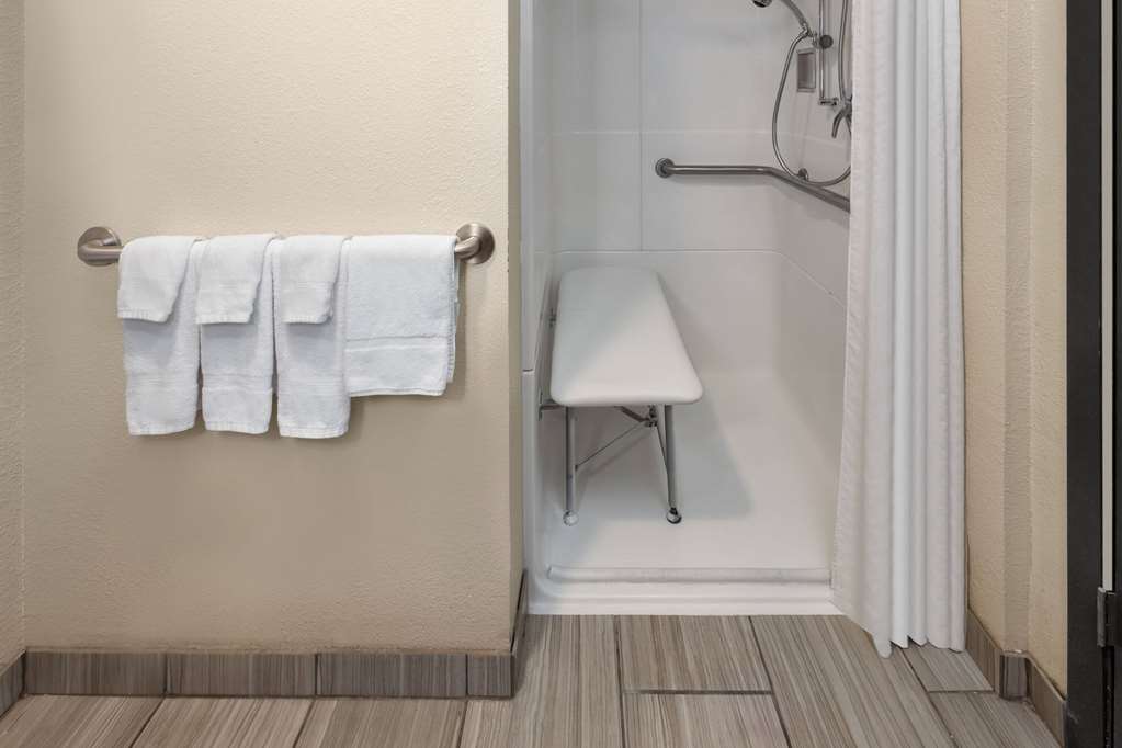 SUPER 8 COPLEY AKRON-guestroom-Guest Room,Bathroom,Shower,Accessibility,On-Site.jpg