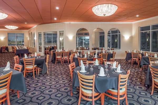Restaurant - Wyndham Garden Hotel Fitchburg