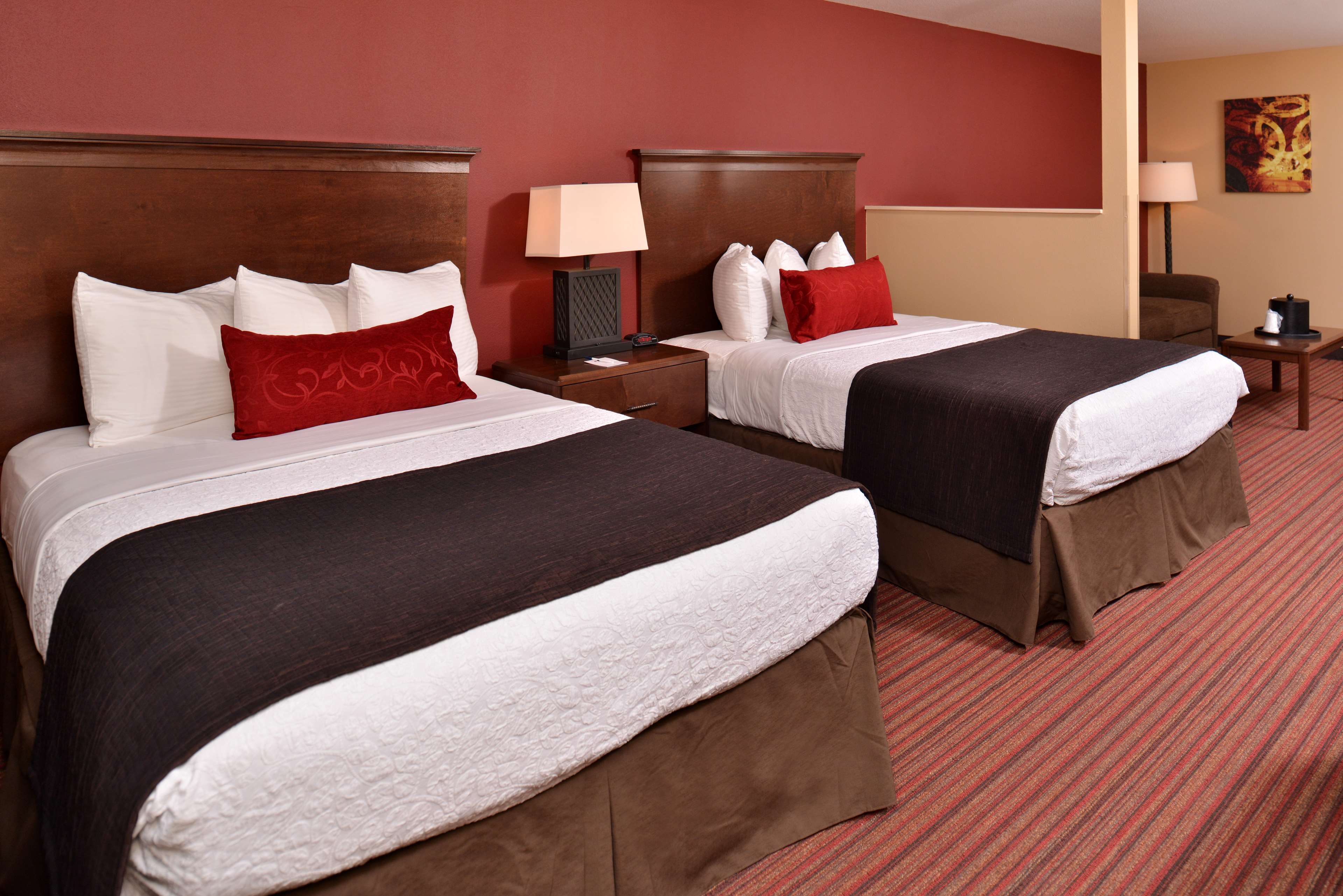 Best Western Woodland Inn Room Type - Suite-2 Queen Beds, Non-Smoking, Sofabed, Microwave And Refrigerator, Wi-Fi, Full Breakfast