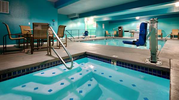 Pool - Best Western Woodland Inn - I-5, Exit 21