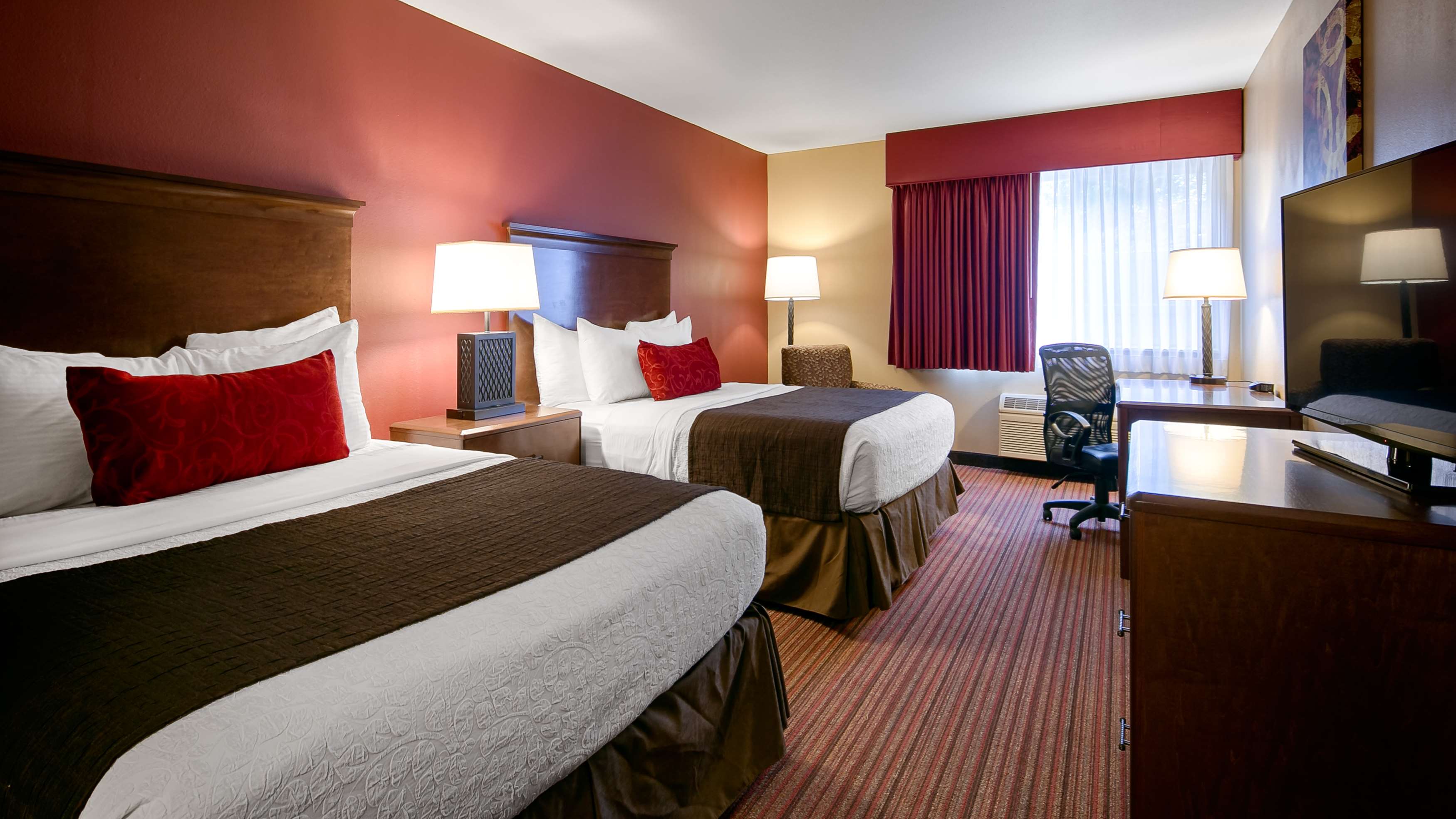 Best Western Woodland Inn Room Type - 2 Queen Beds, Non-Smoking, Microwave And Refrigerator, Wi-Fi, Full Breakfast