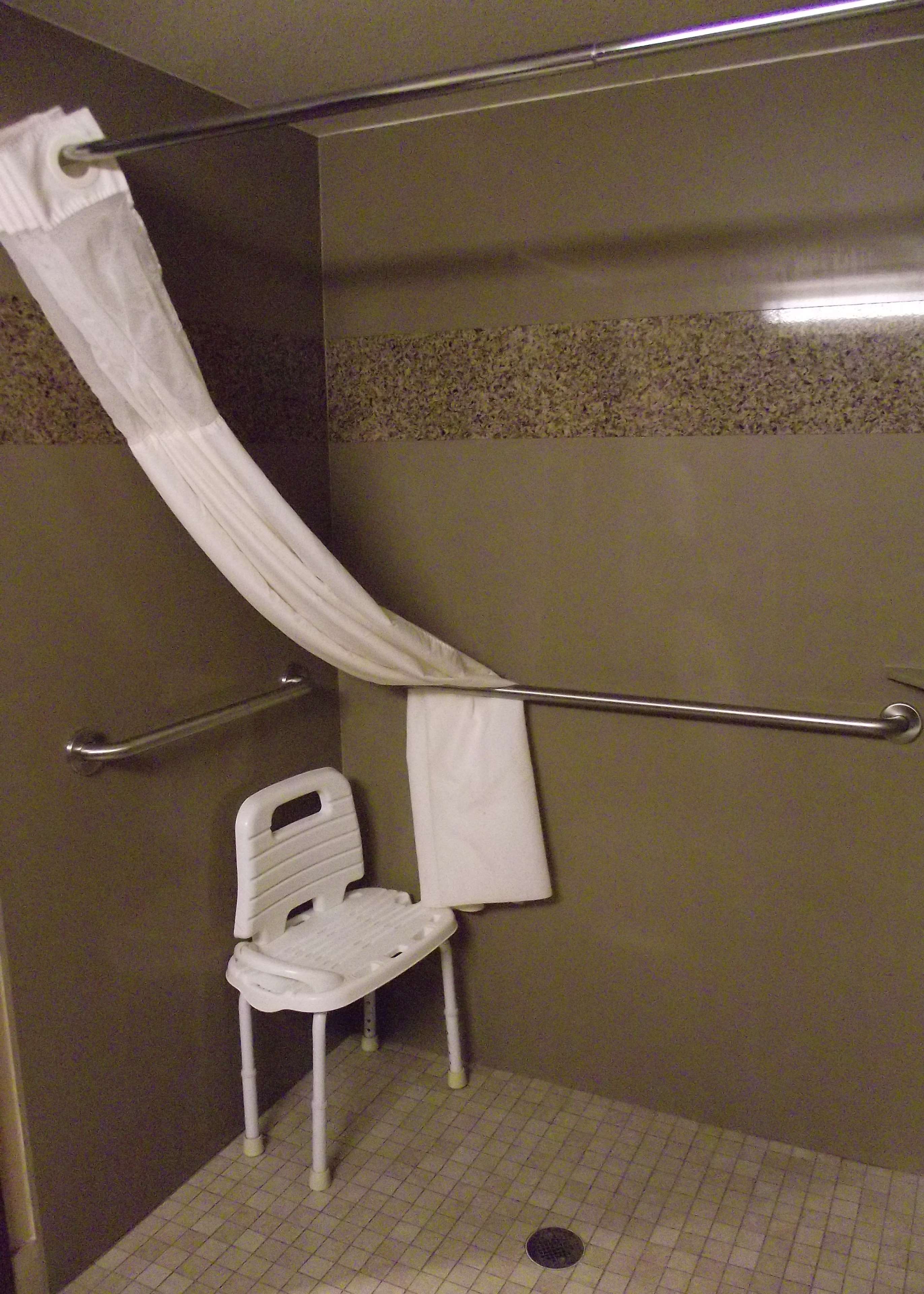 Best Western Woodland Inn Room Type - Accessible - 2 Queen, Mobility Accessible, Walk In Shower, Microwave And Refrigerator, Wi-Fi, Non-Sm